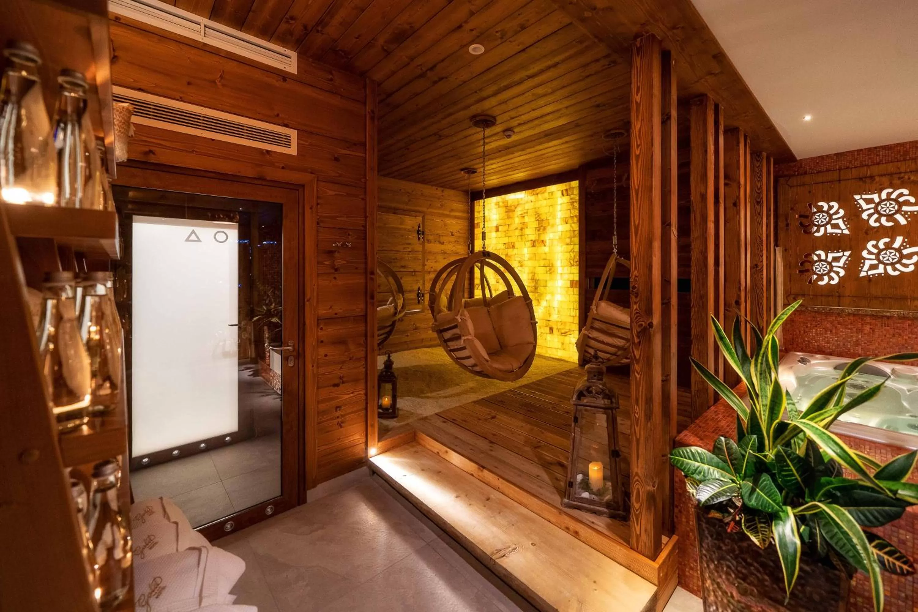 Hot Tub in Gold Hotel