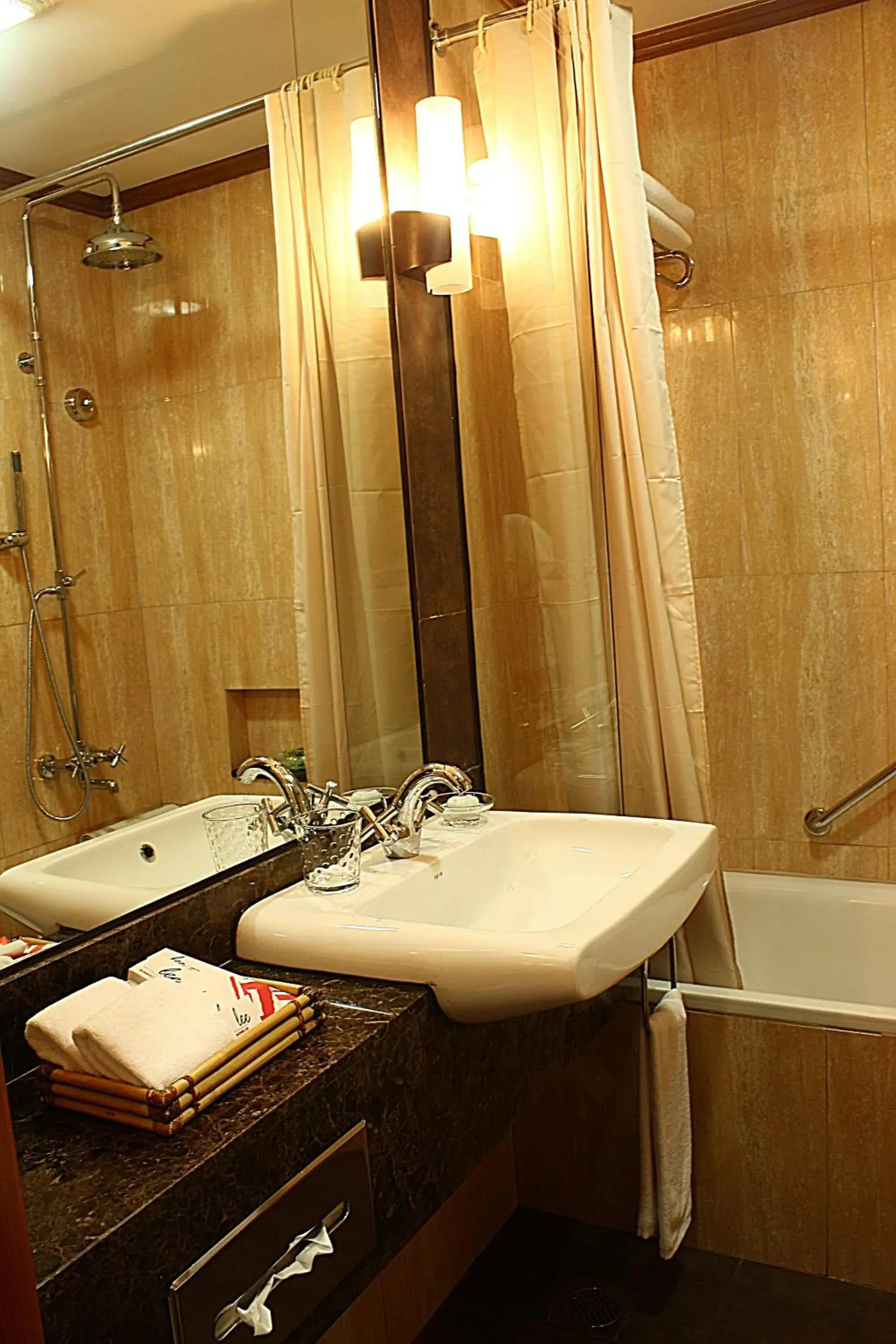 Shower, Bathroom in Lee Boutique Hotel Tagaytay