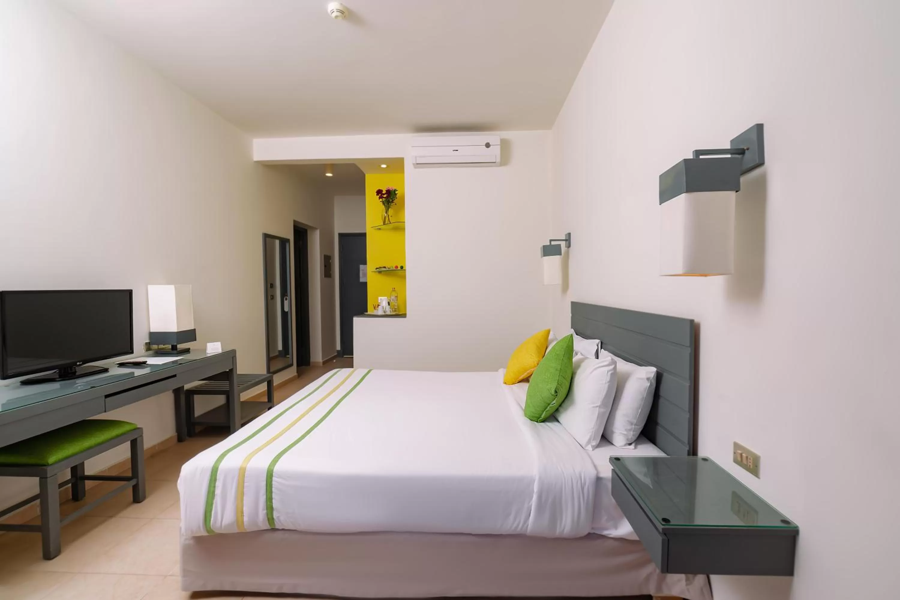 Photo of the whole room, Bed in Lemon & Soul Makadi Garden