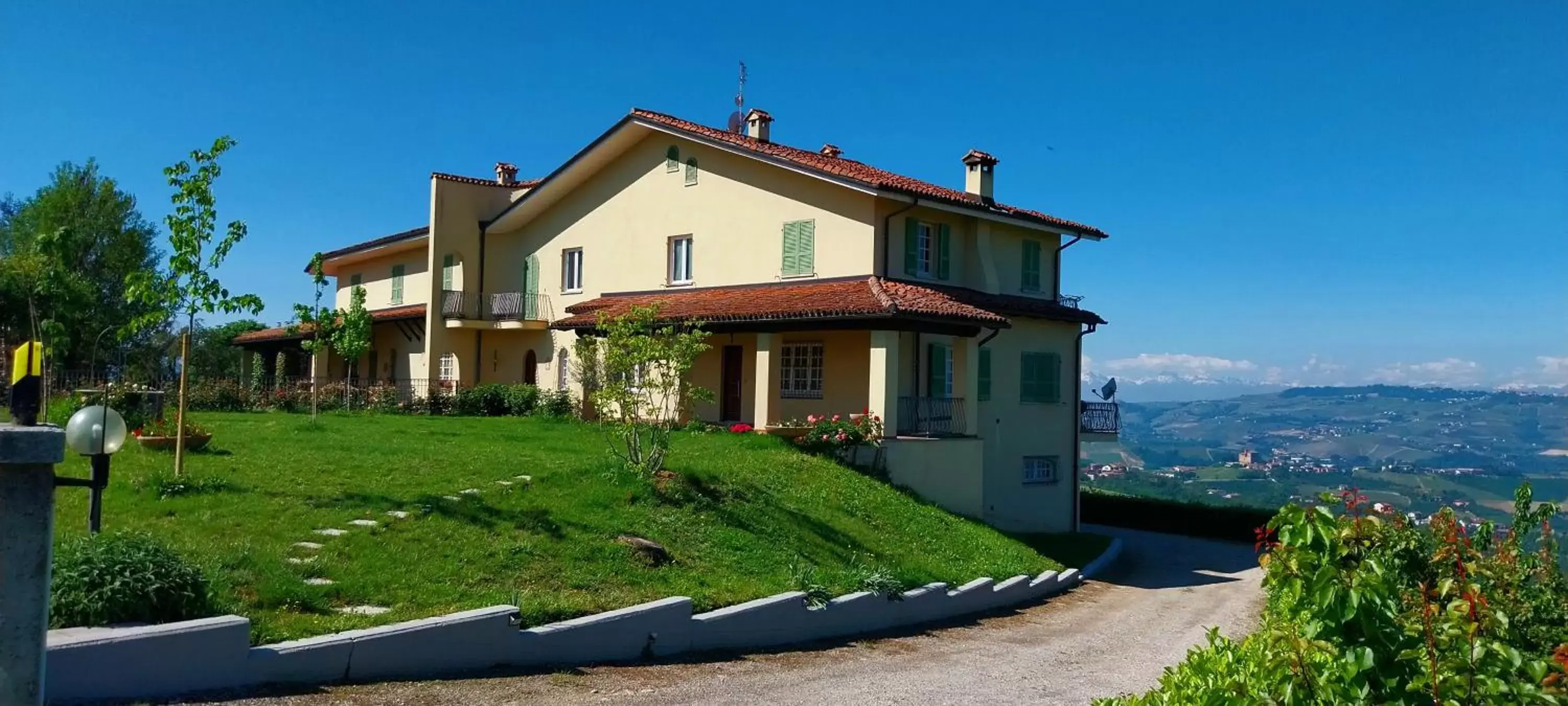 Property Building in Villa Bellavista Alba, B&B