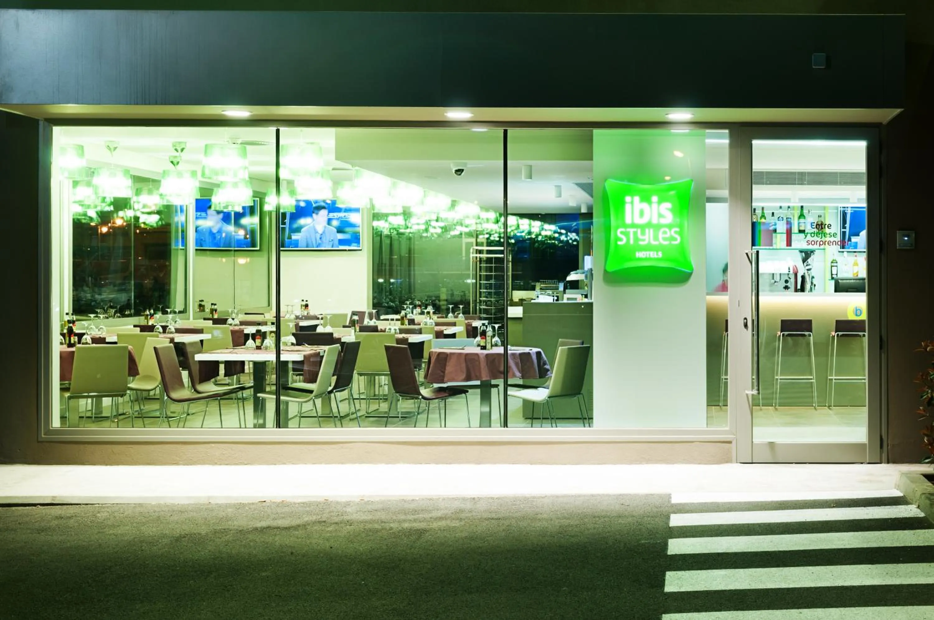 Property building in Hotel Ibis Styles Lleida Torrefarrera