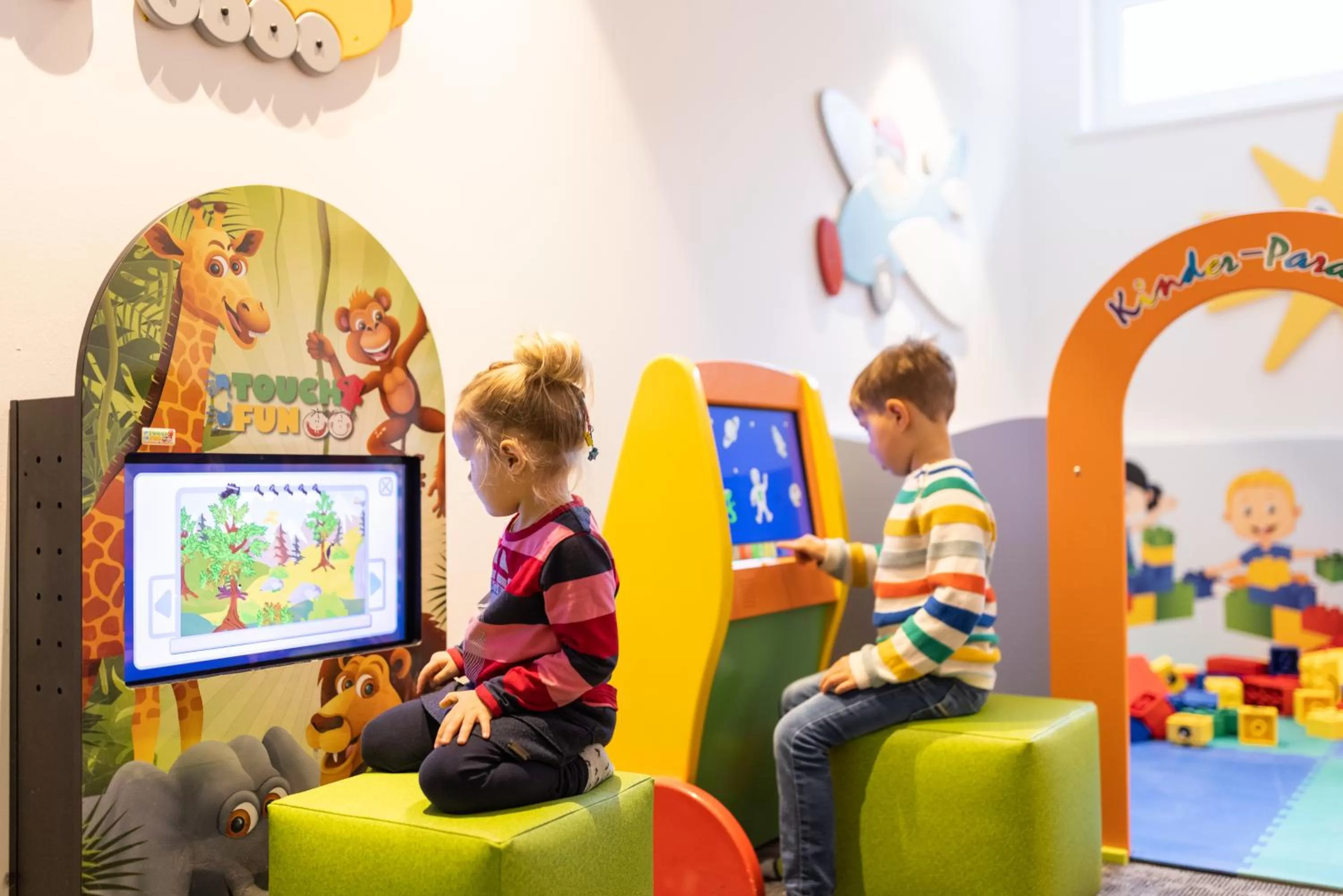 children in Der WALZL