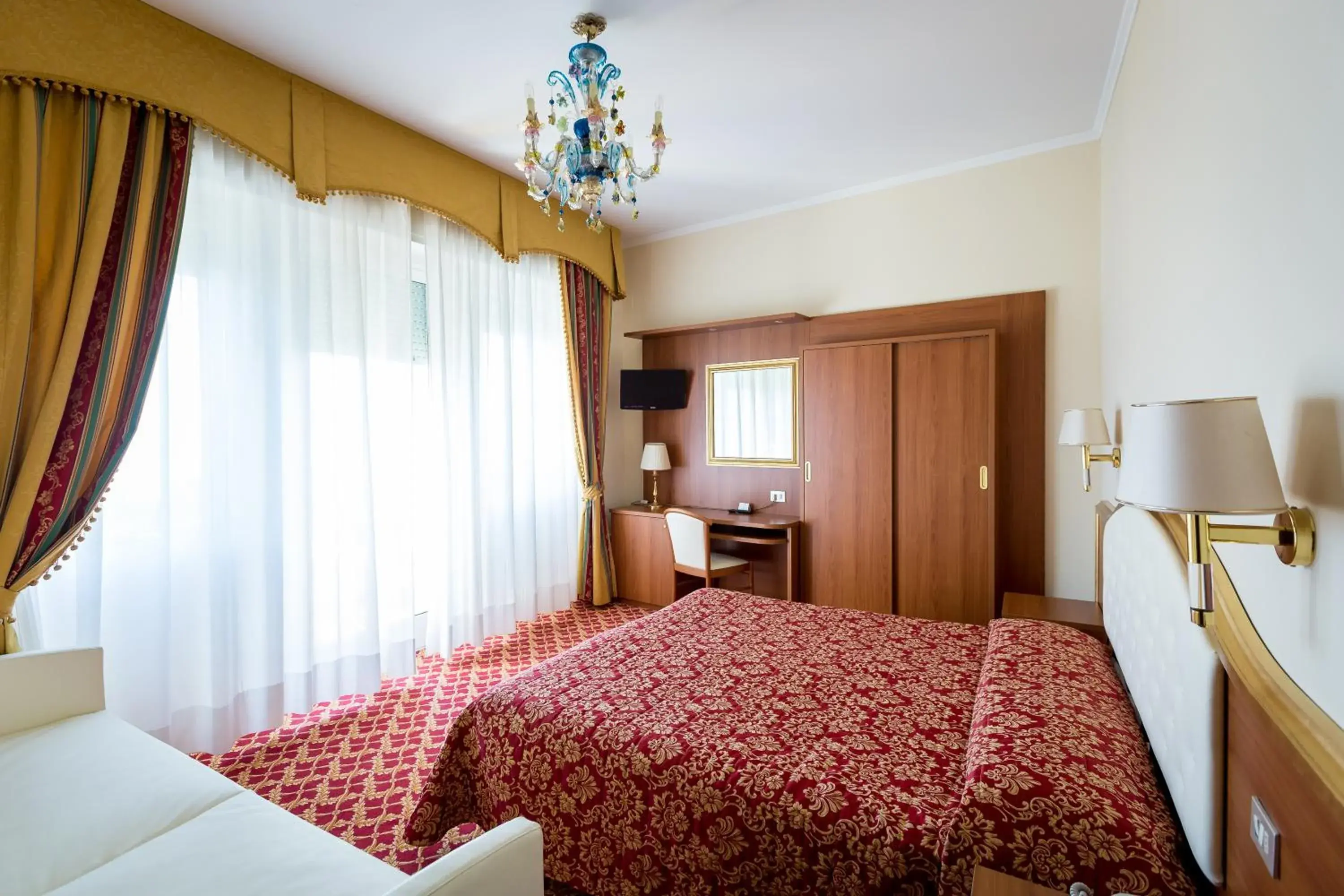 Photo of the whole room, Room Photo in Hotel Milan Speranza Au Lac