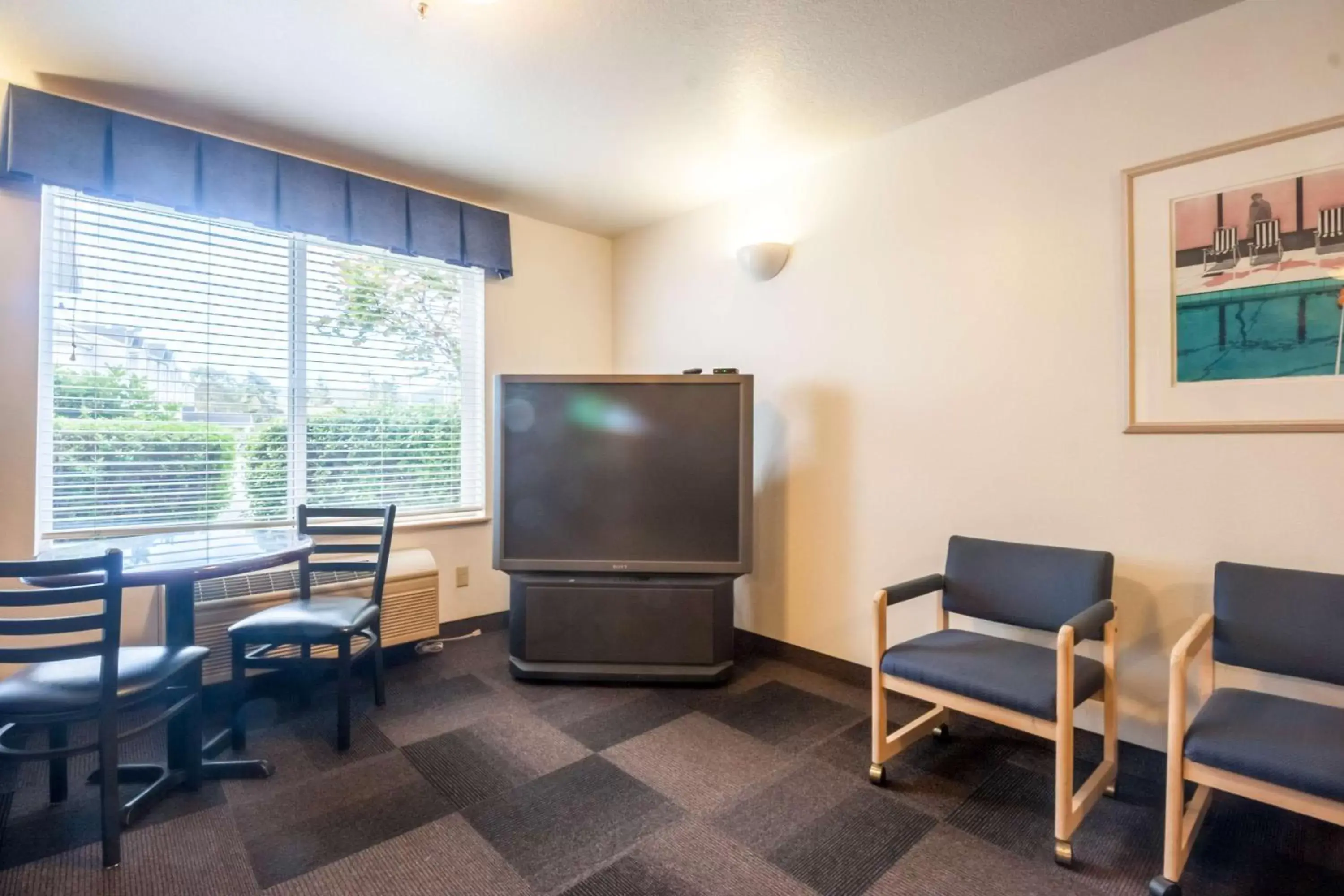 TV and multimedia, Seating Area in Motel 6-Seaside, OR