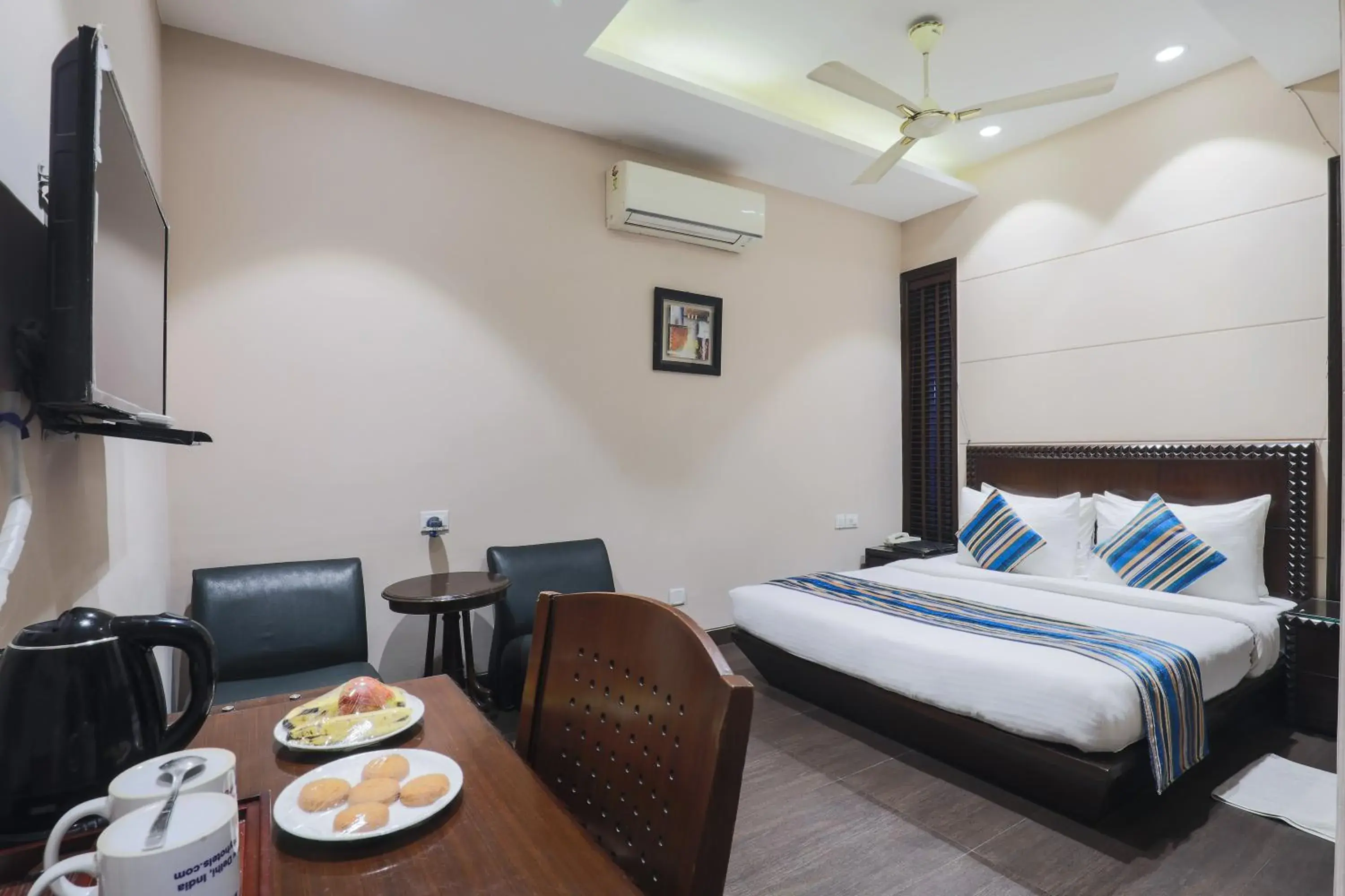 Bedroom in Cosy Grand, Near Chanakyapuri, Embassy Area