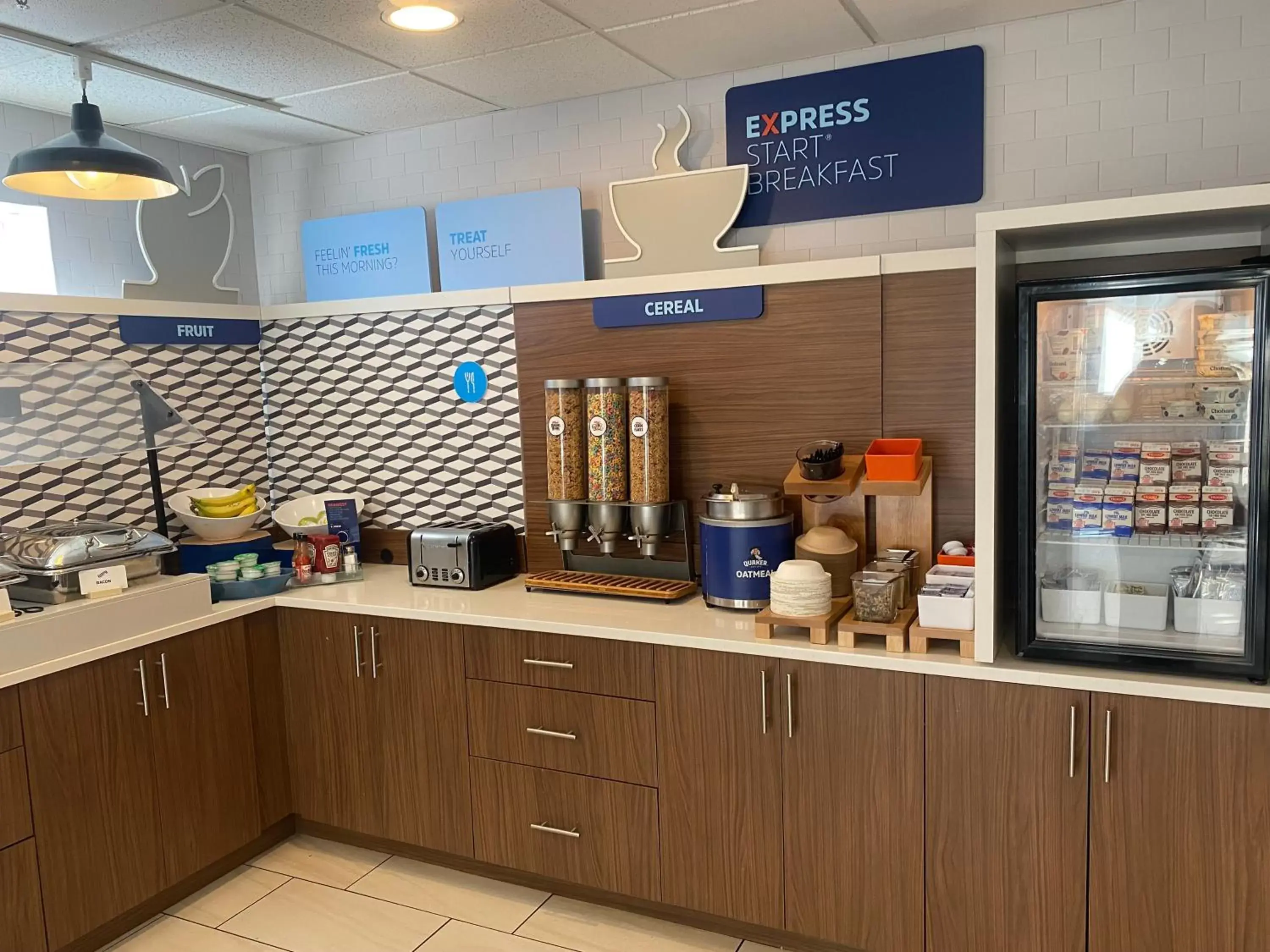 Food and drinks in Holiday Inn Express Hotel & Suites White River Junction by IHG Food and drinks in Holiday Inn Express Hotel & Suites White River Junction by IHG