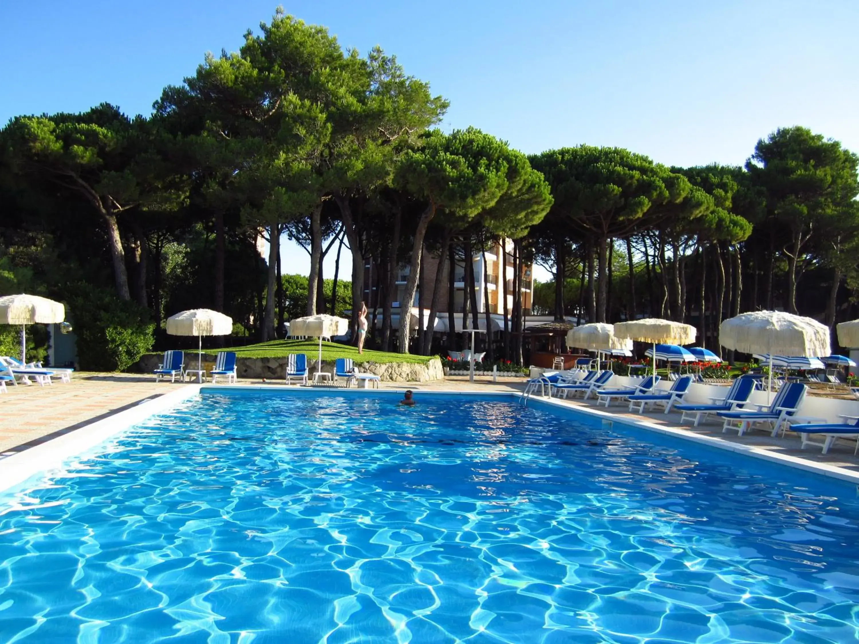 Swimming Pool in Hotel Beau Rivage Pineta