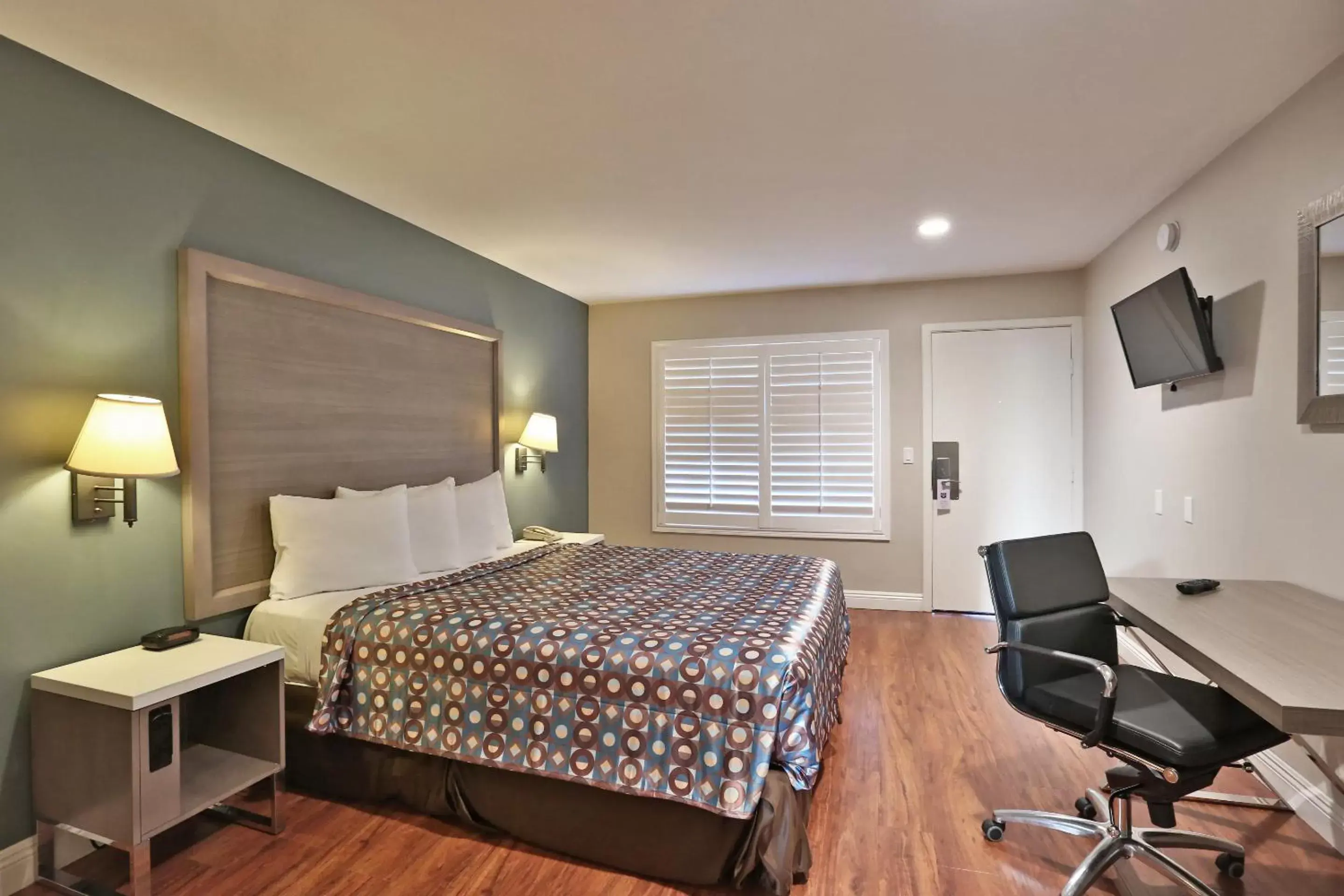 Bedroom in Hotel 414 Anaheim