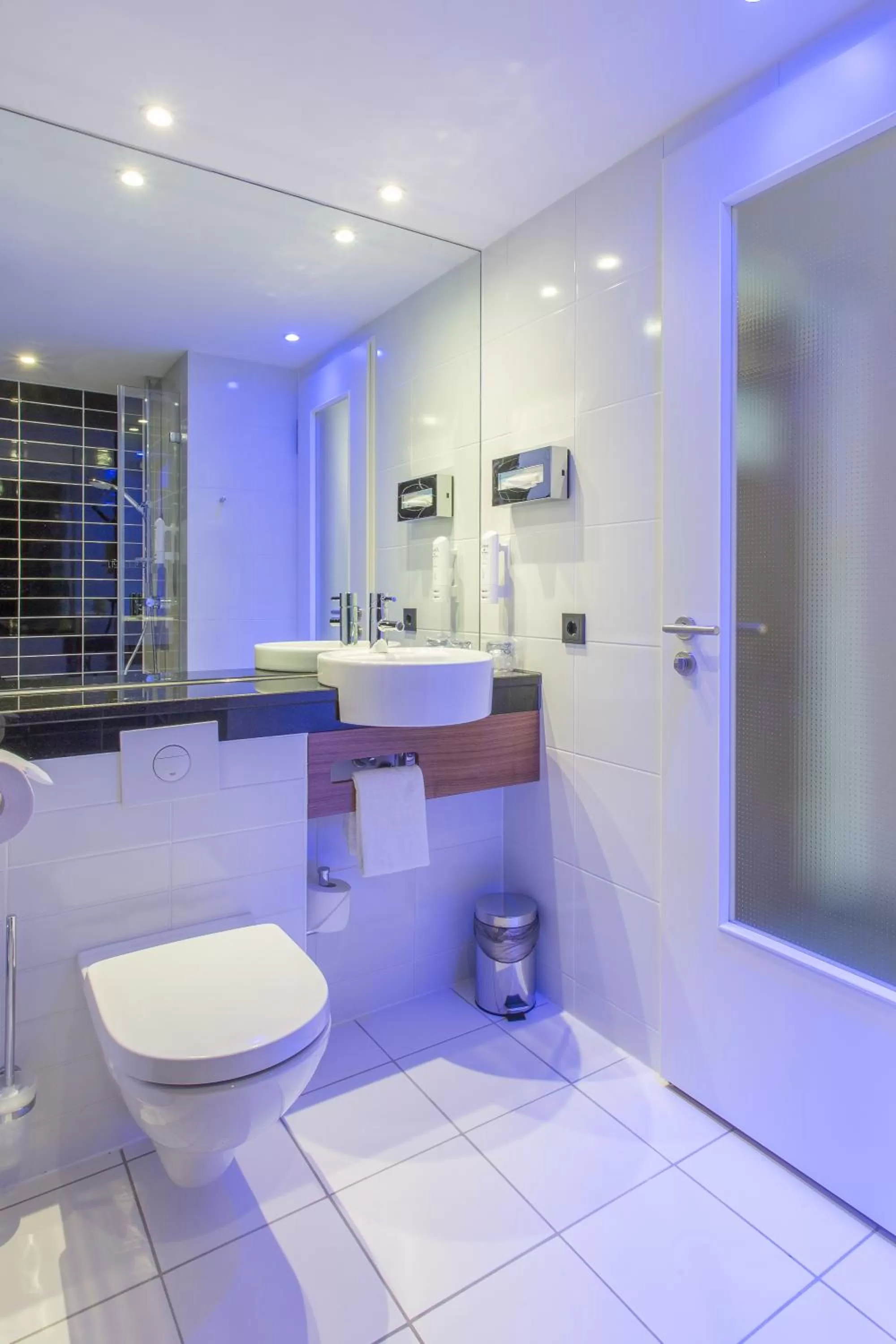 Bathroom in Holiday Inn Express Neunkirchen by IHG