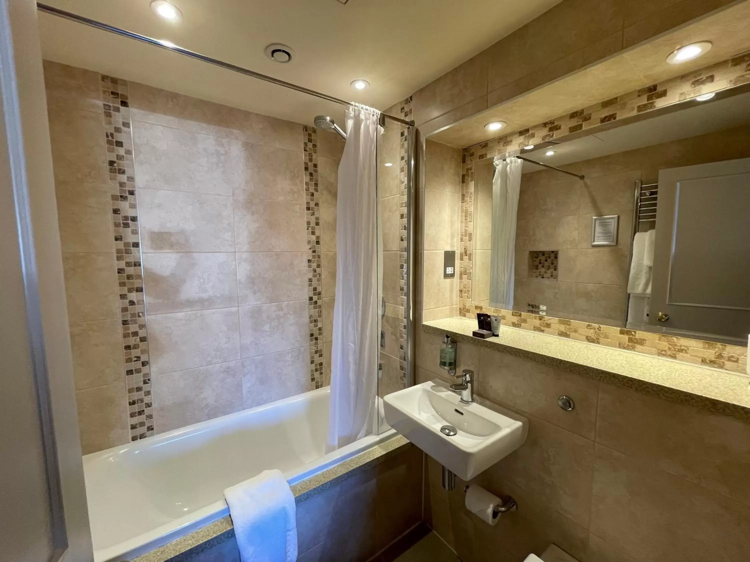 Shower, Bathroom in Park Farm Hotel