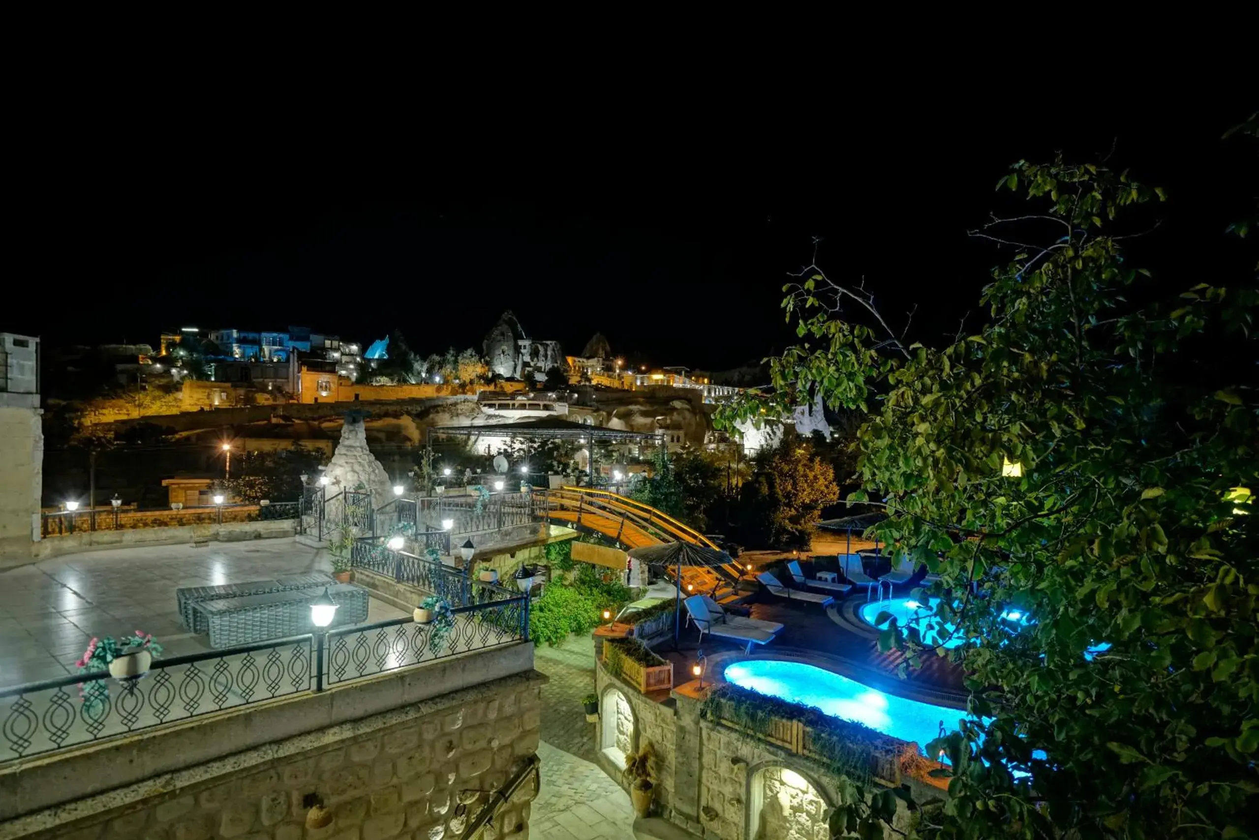 Night, Pool View in Holiday Cave Hotel