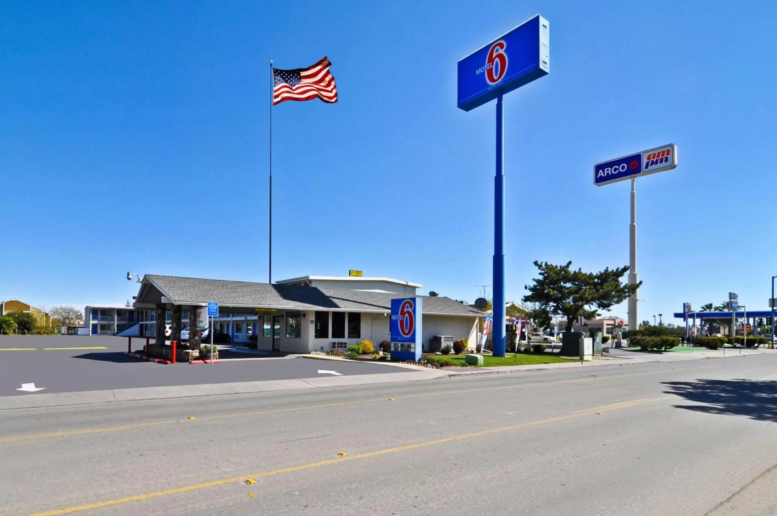 Property building in Motel 6-Willows, CA