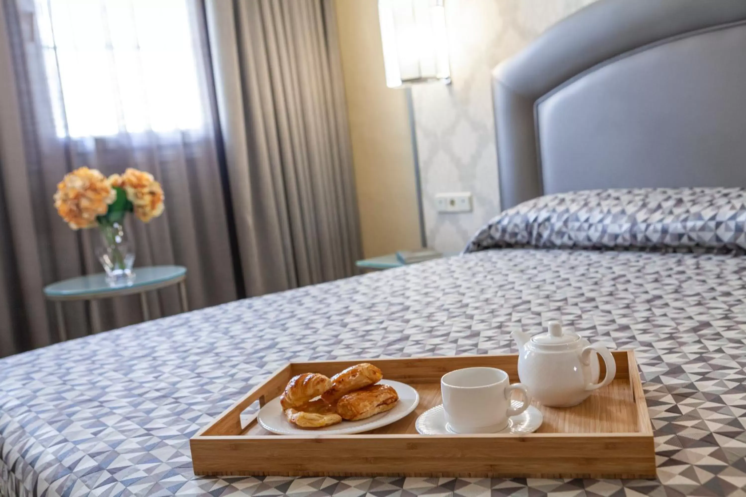 Photo of the whole room, Bed in Hotel Macià Alfaros Photo of the whole room, Bed in Hotel Macià Alfaros