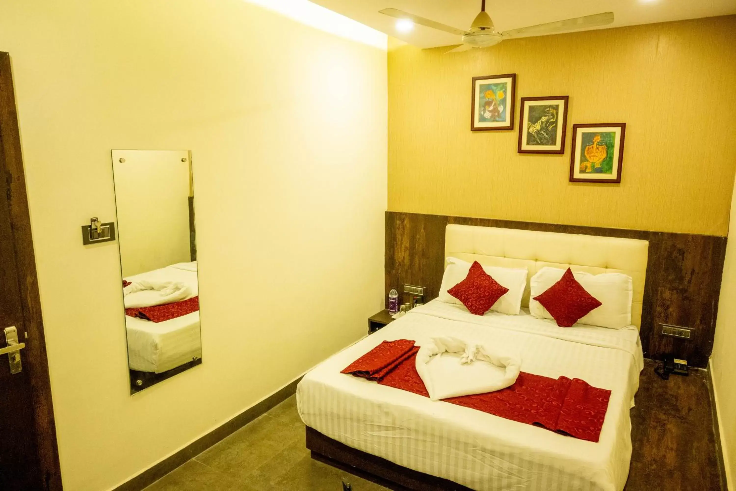 Bed in Vinayak Bhavan By Vinayak Hotels Bed in Vinayak Bhavan By Vinayak Hotels