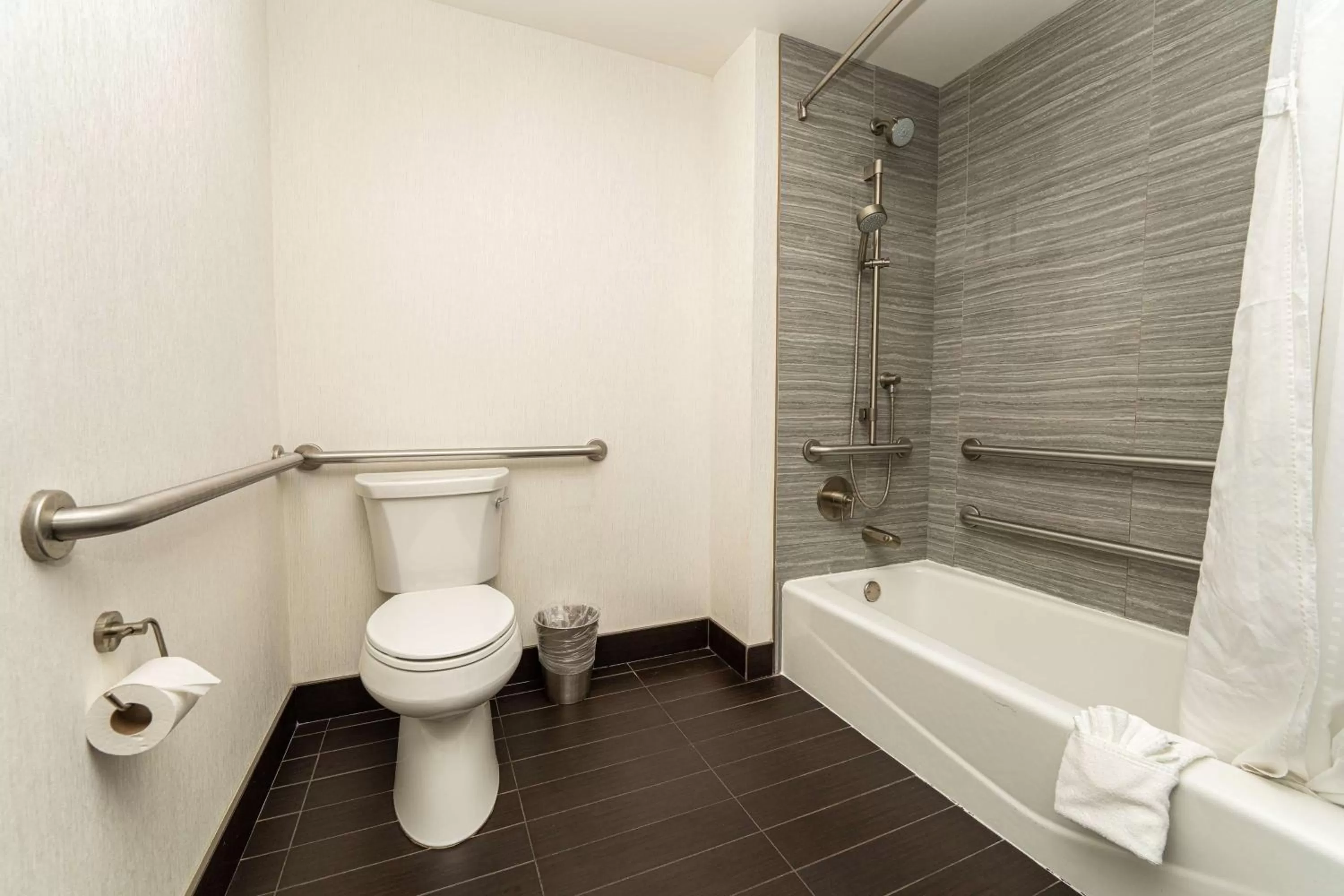 Bathroom in Hampton Inn San Francisco Downtown/Convention Center