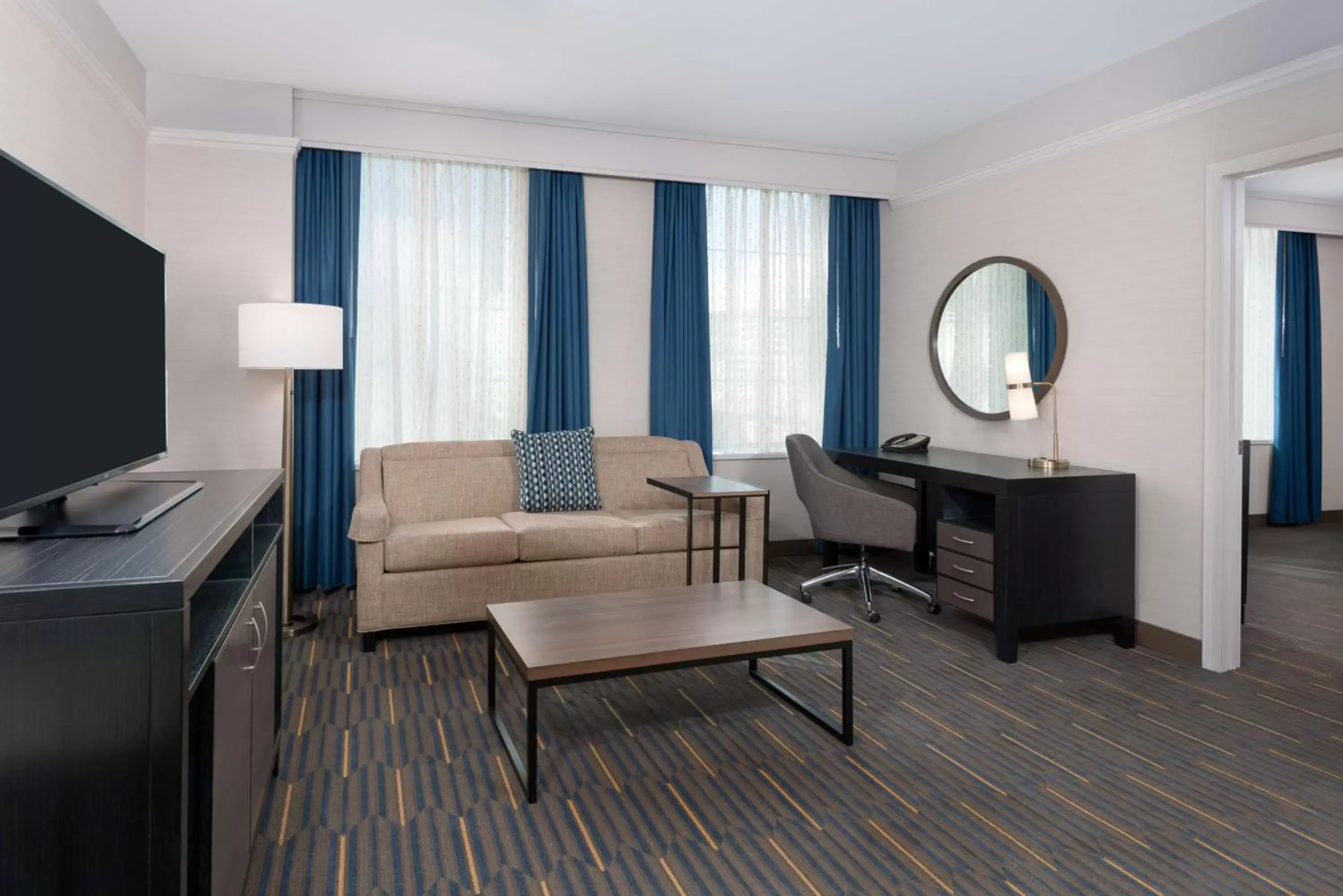 Living room, Seating Area in Hampton Inn & Suites Buffalo/Downtown