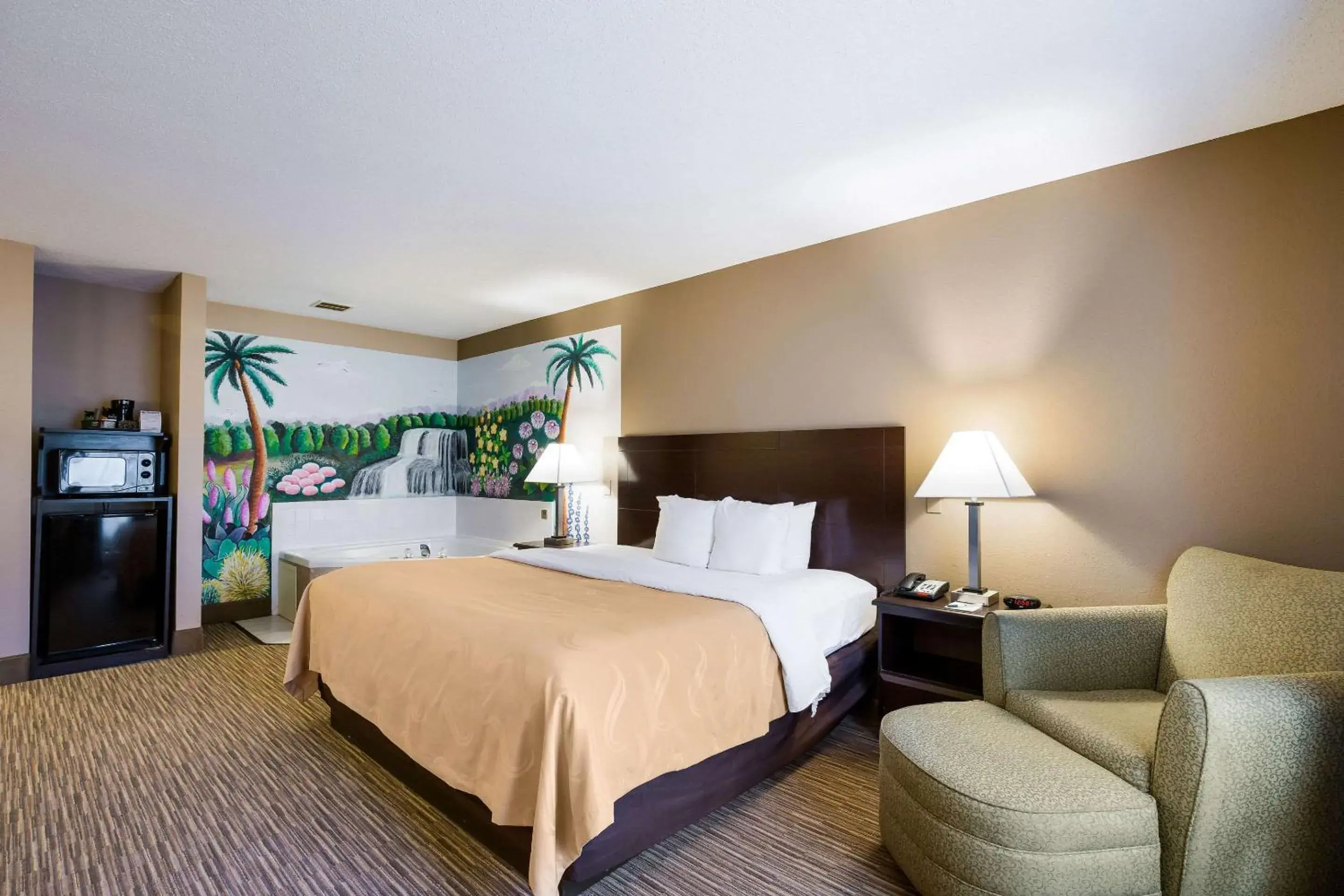 Photo of the whole room, Bed in Quality Inn I-70 Near Kansas Speedway