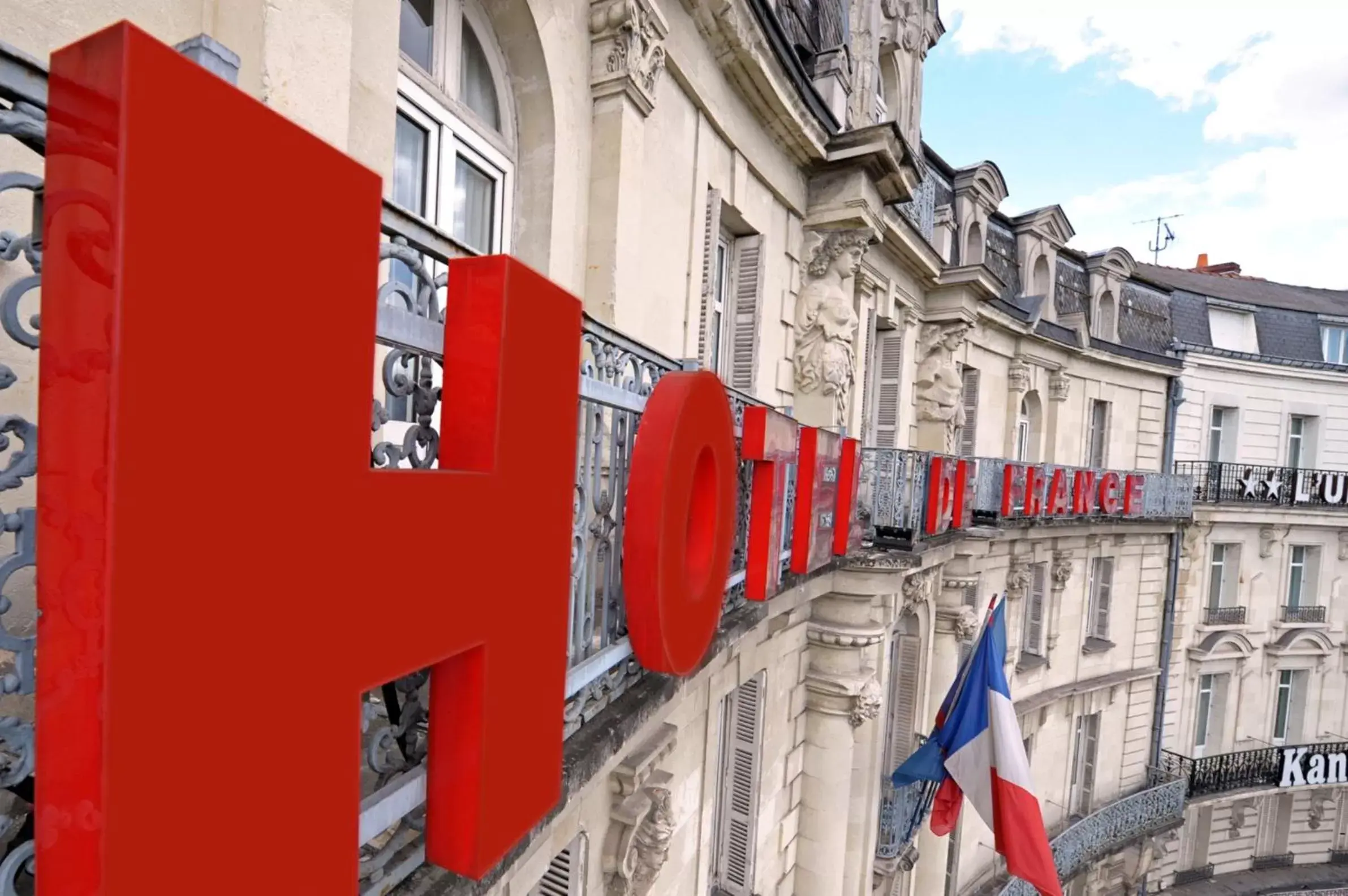 Facade/entrance in Hôtel De France