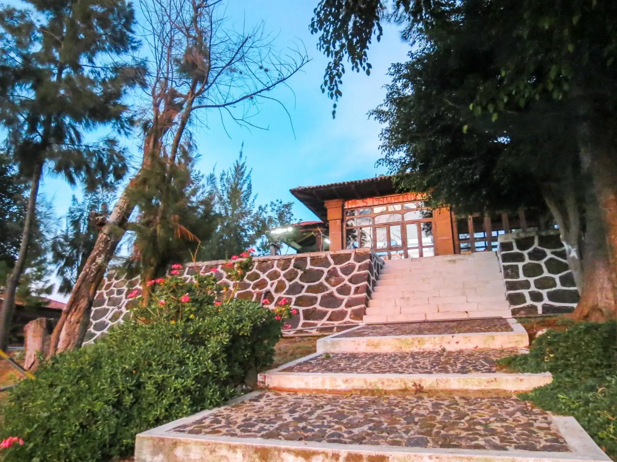 Property Building in Cabañas Yunuén by Rotamundos