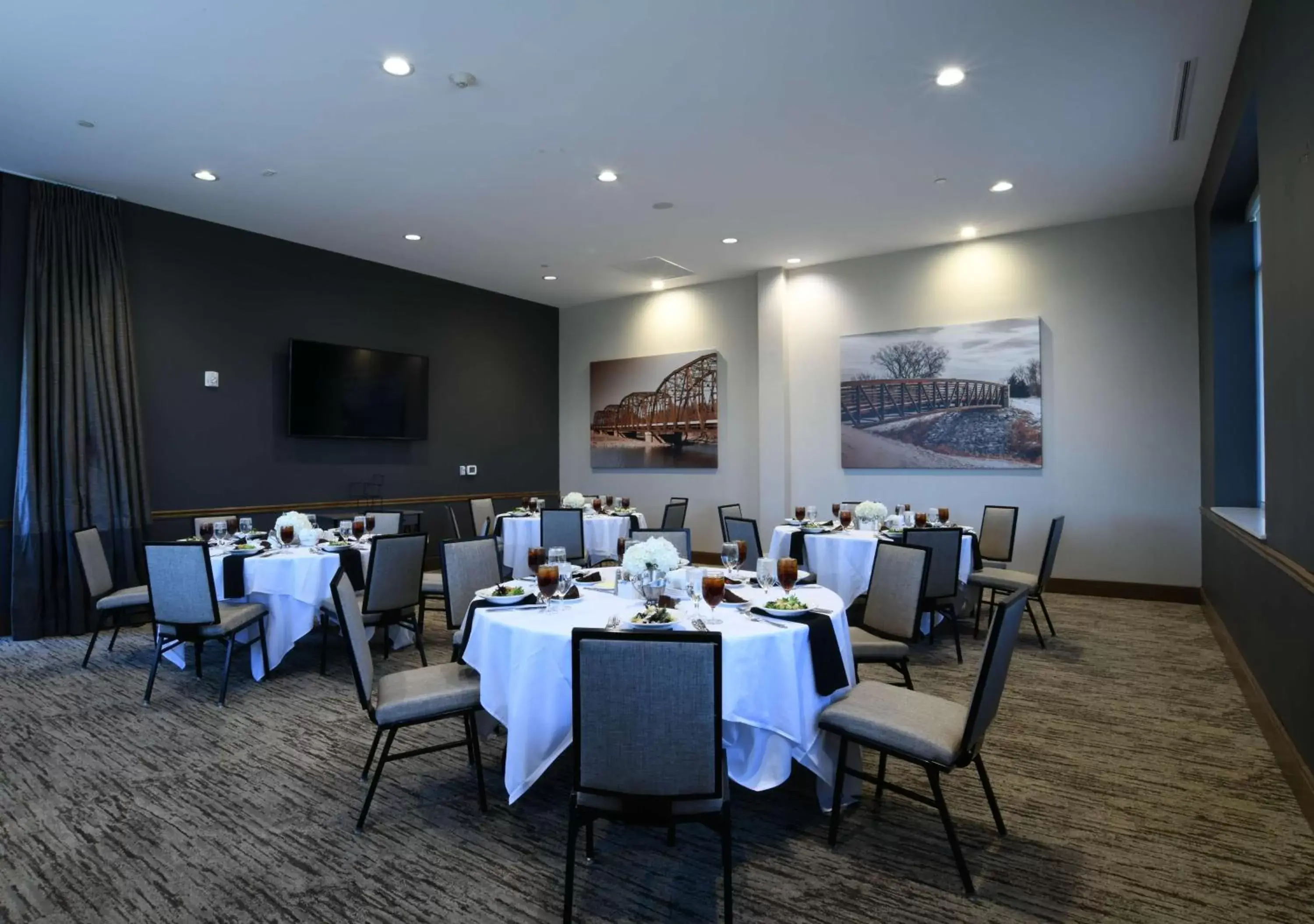 Meeting/conference room, Restaurant/Places to Eat in Embassy Suites Oklahoma City Downtown/Medical Center