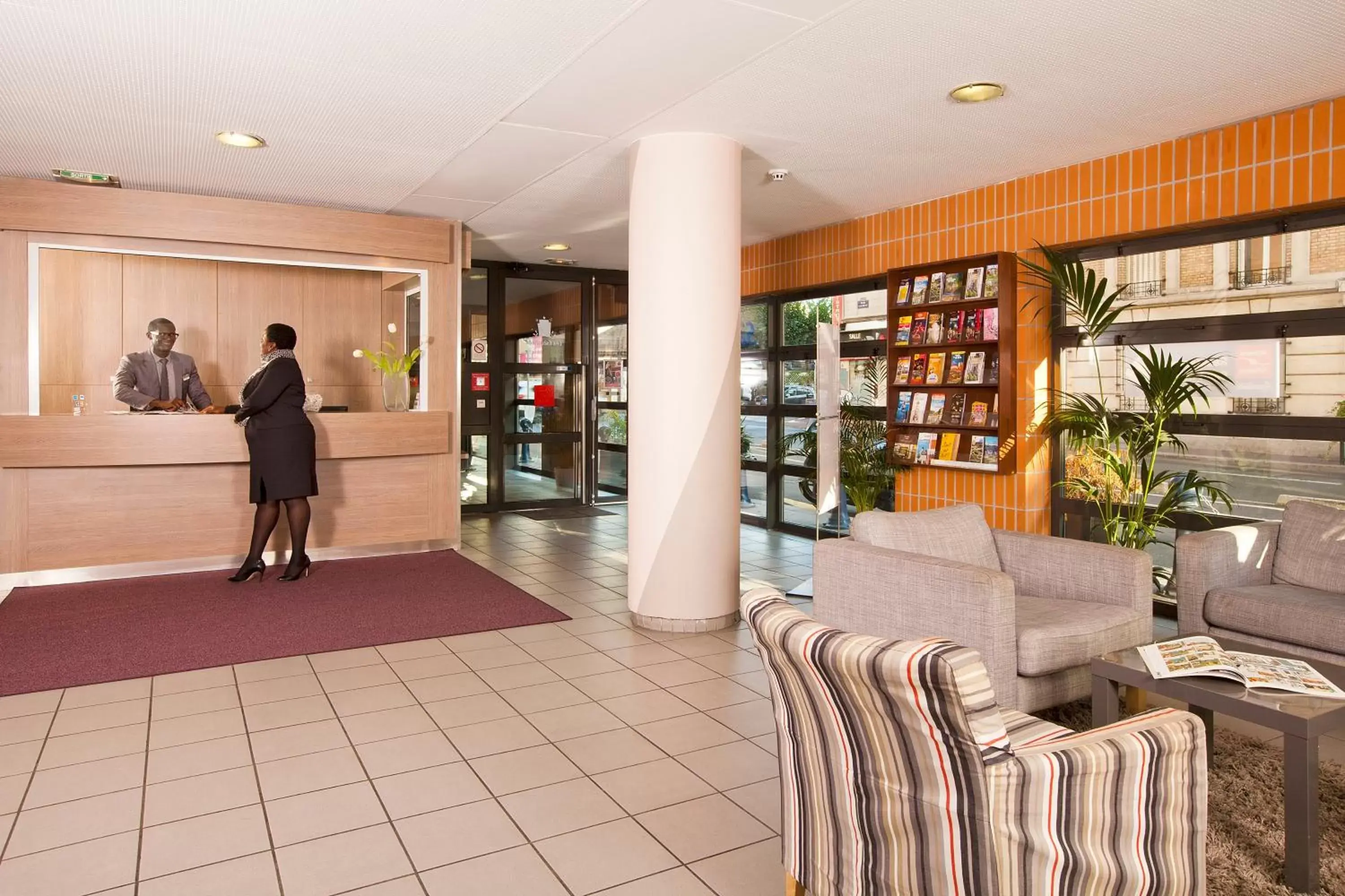 Lobby or reception in Séjours & Affaires Montreuil Saint Mandé