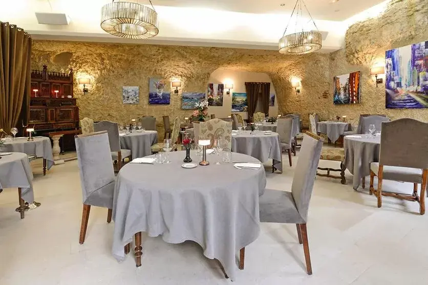 Restaurant/Places to Eat in Château De Pray