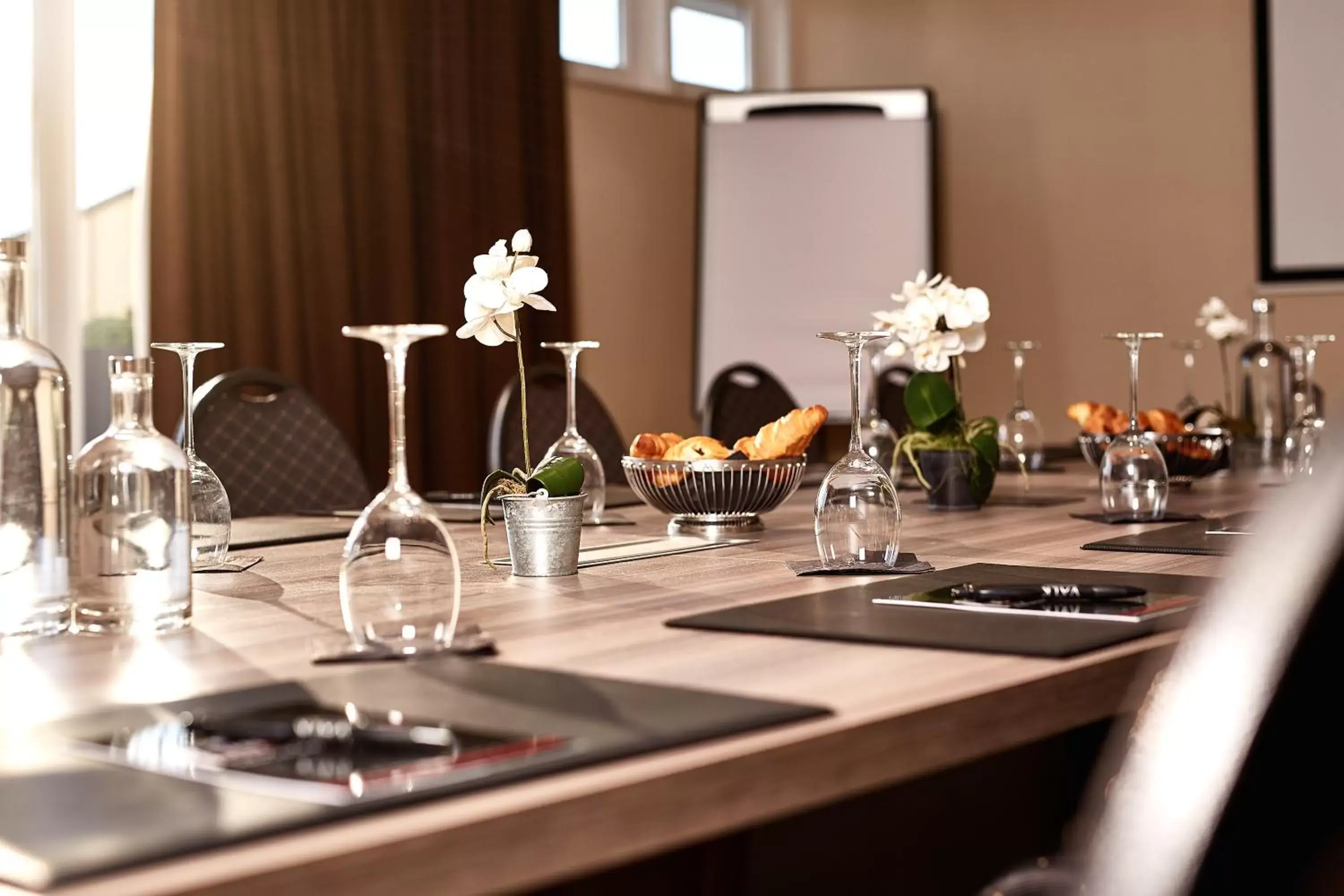 Banquet/Function facilities, Restaurant/Places to Eat in Hotel Charleroi Airport - Van Der Valk