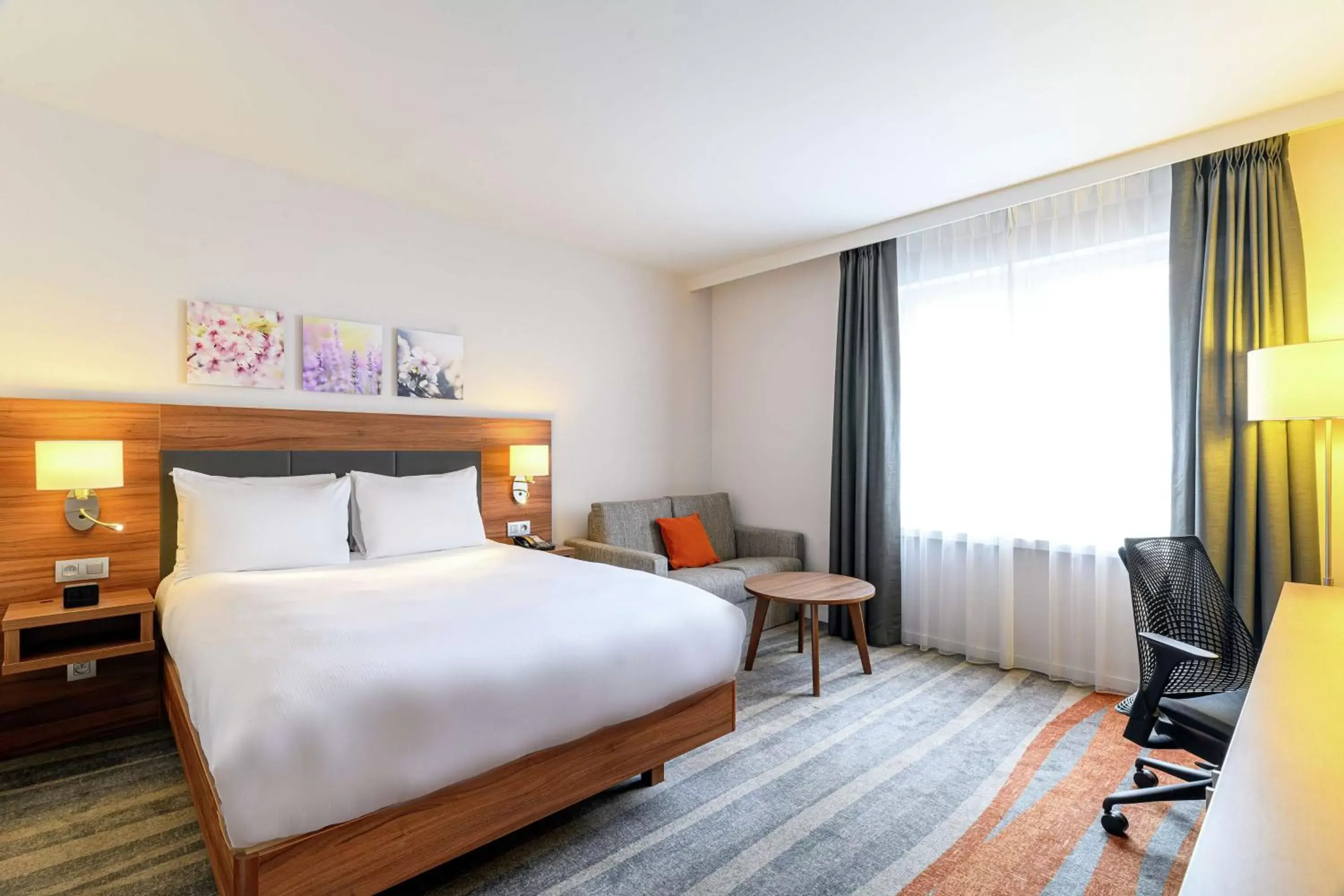 Bedroom, Bed in Hilton Garden Inn Brussels City Centre