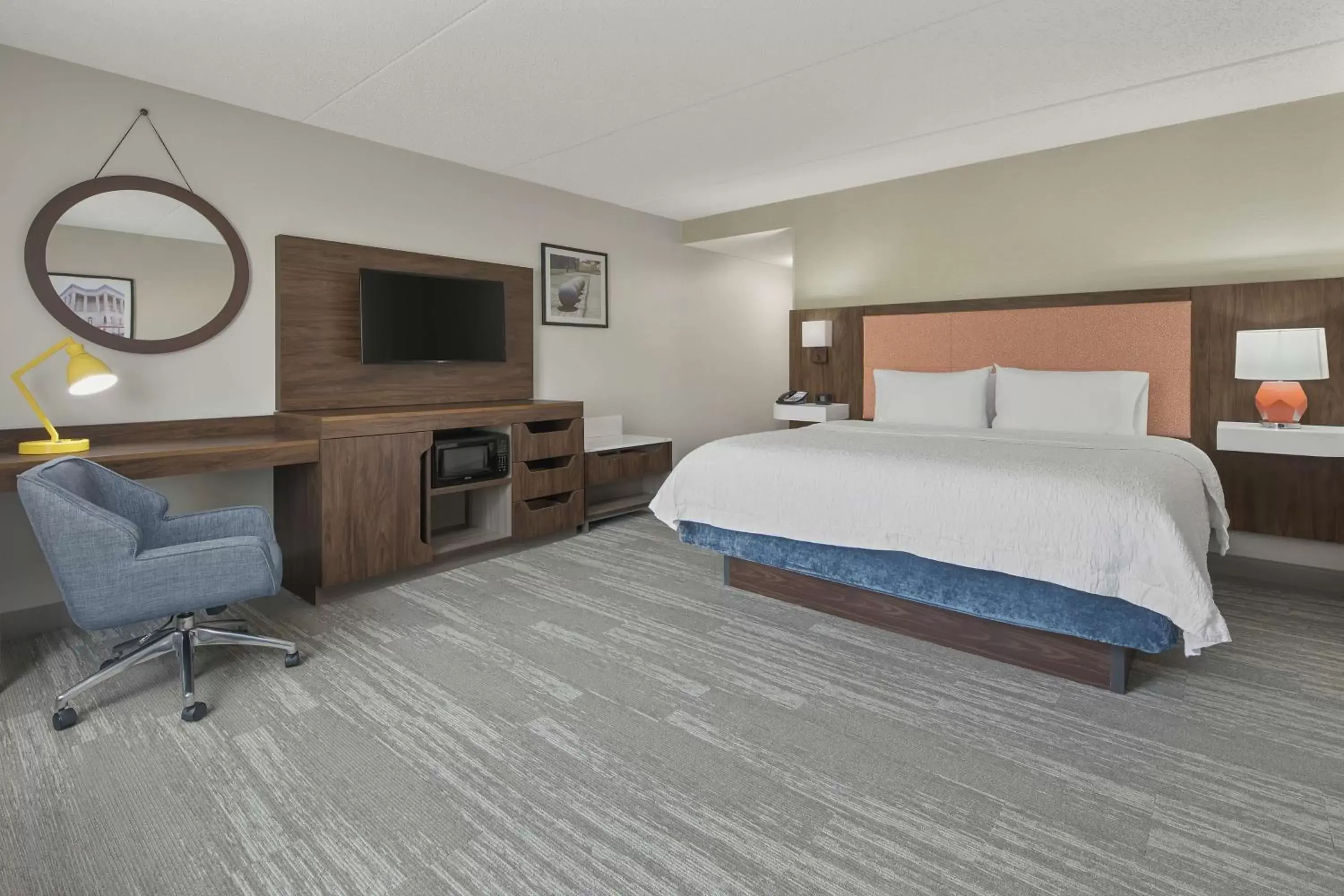 Bedroom, Bed in Hampton Inn & Suites Macon I-75 North