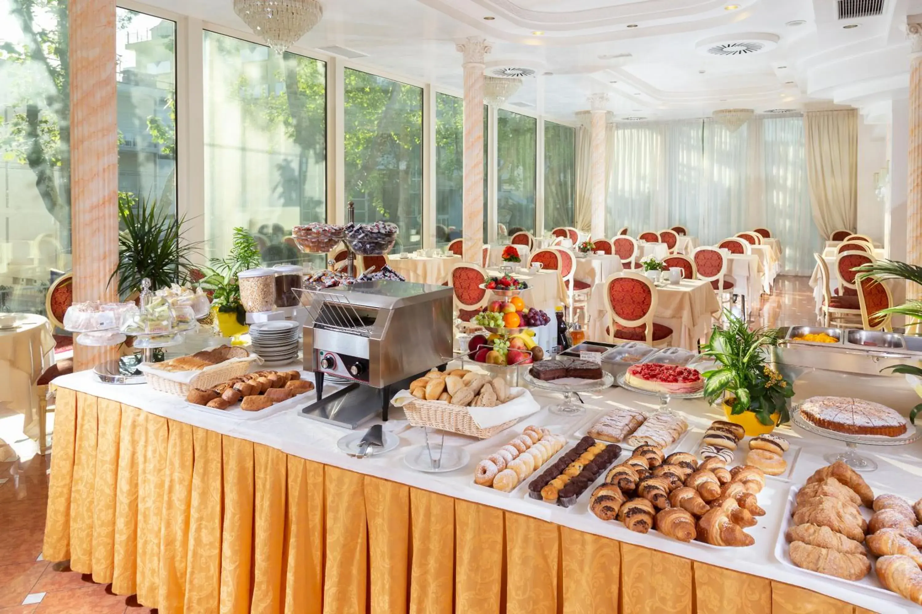 Breakfast in Hotel Gallia Palace