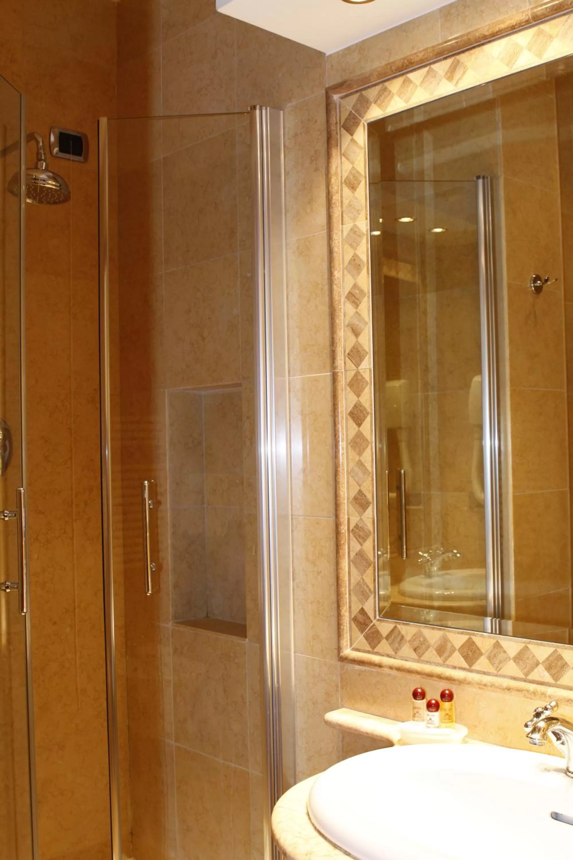 Shower in Hotel Villa Pinciana