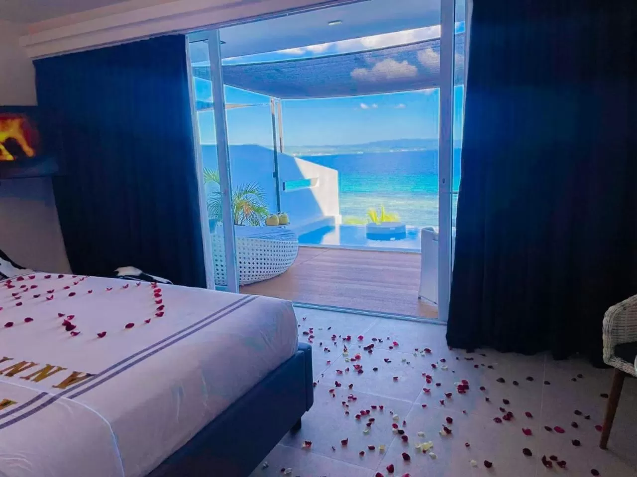 Photo of the whole room, Bed in Epic Suites Bohol ADULTS ONLY