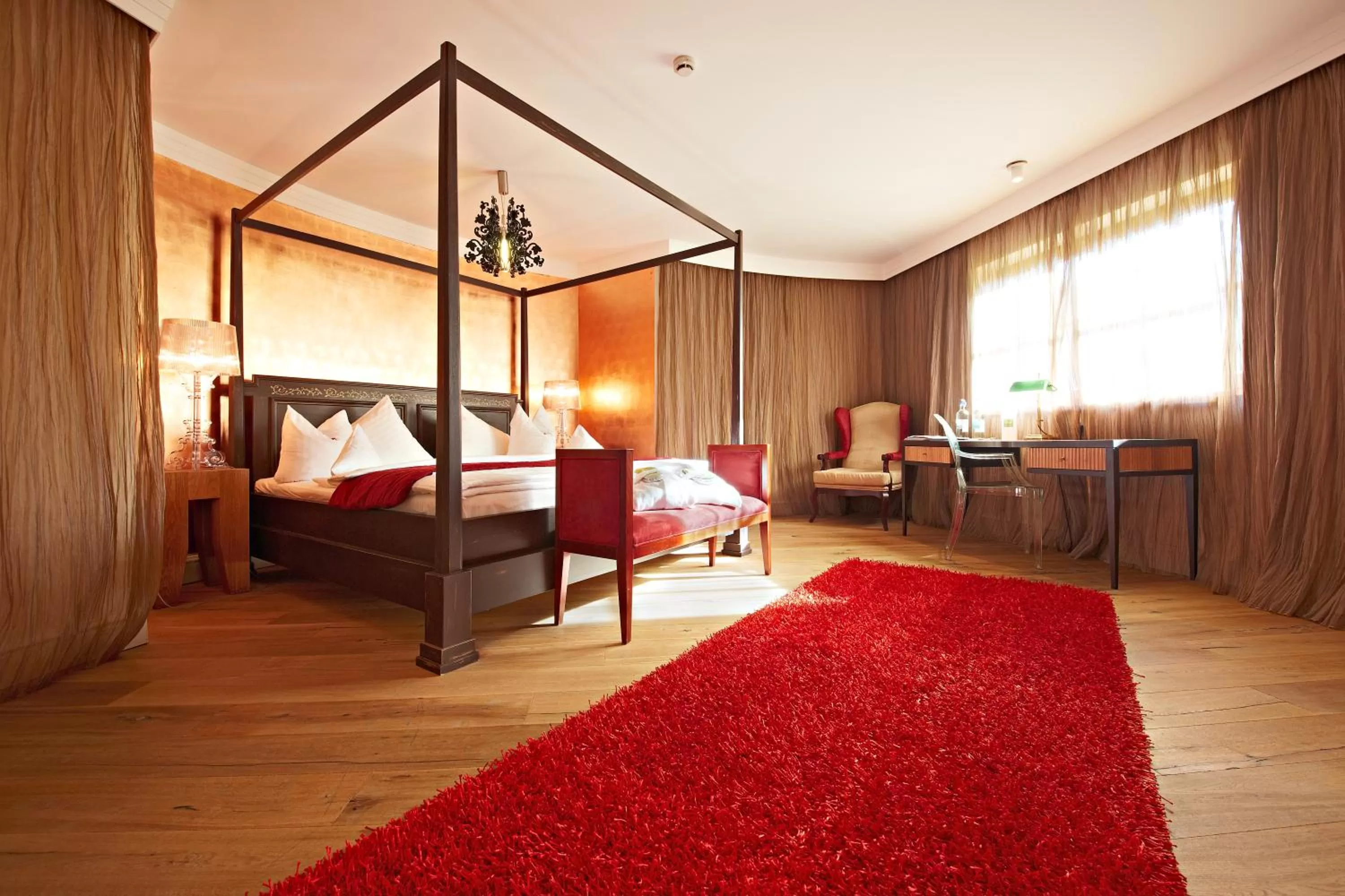 Bedroom, Bed in Hotel Alpine Palace