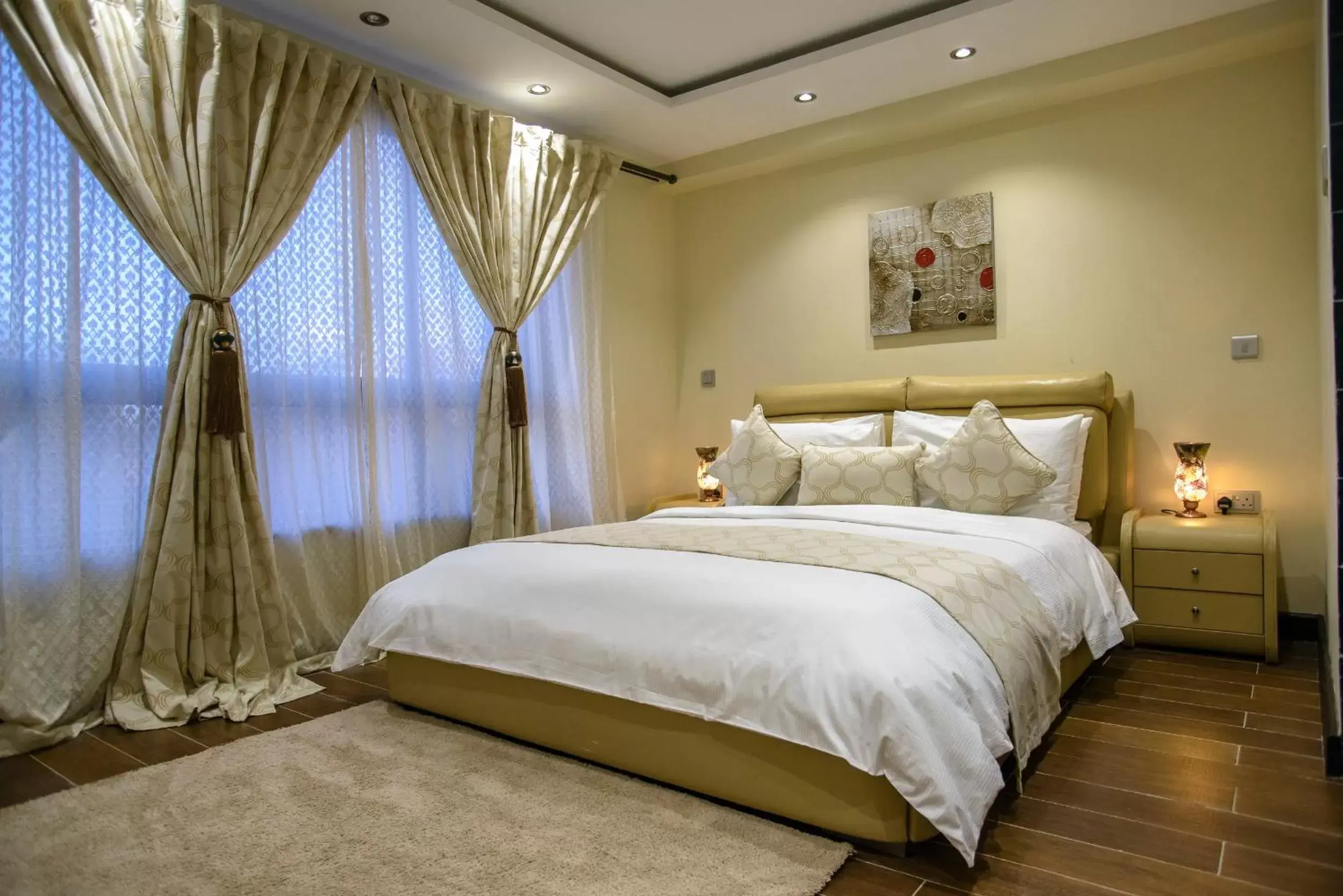 Bed, Room Photo in The Landmark Suites