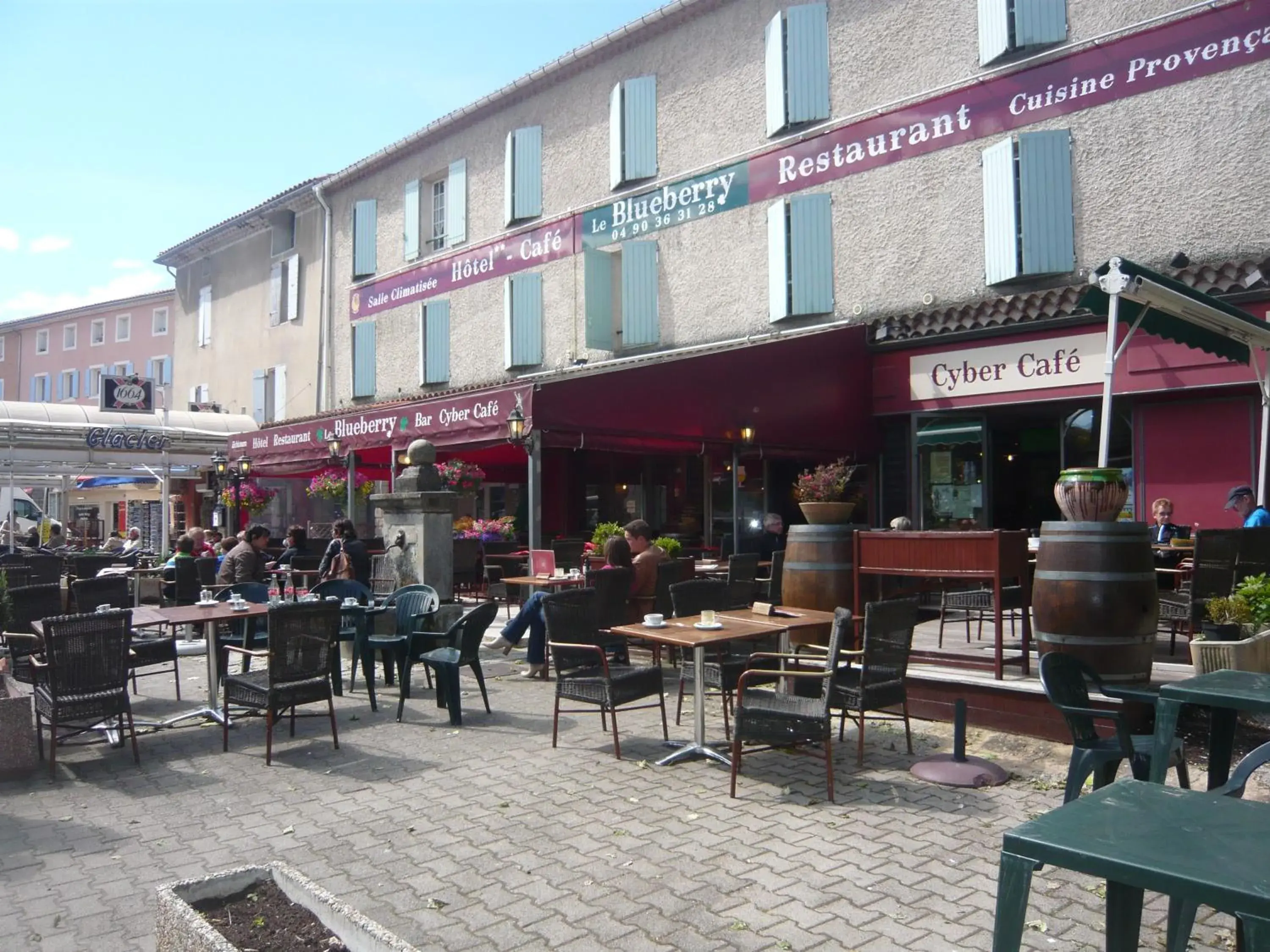 Facade/entrance, Restaurant/Places to Eat in Hôtel-Restaurant Le Blueberry