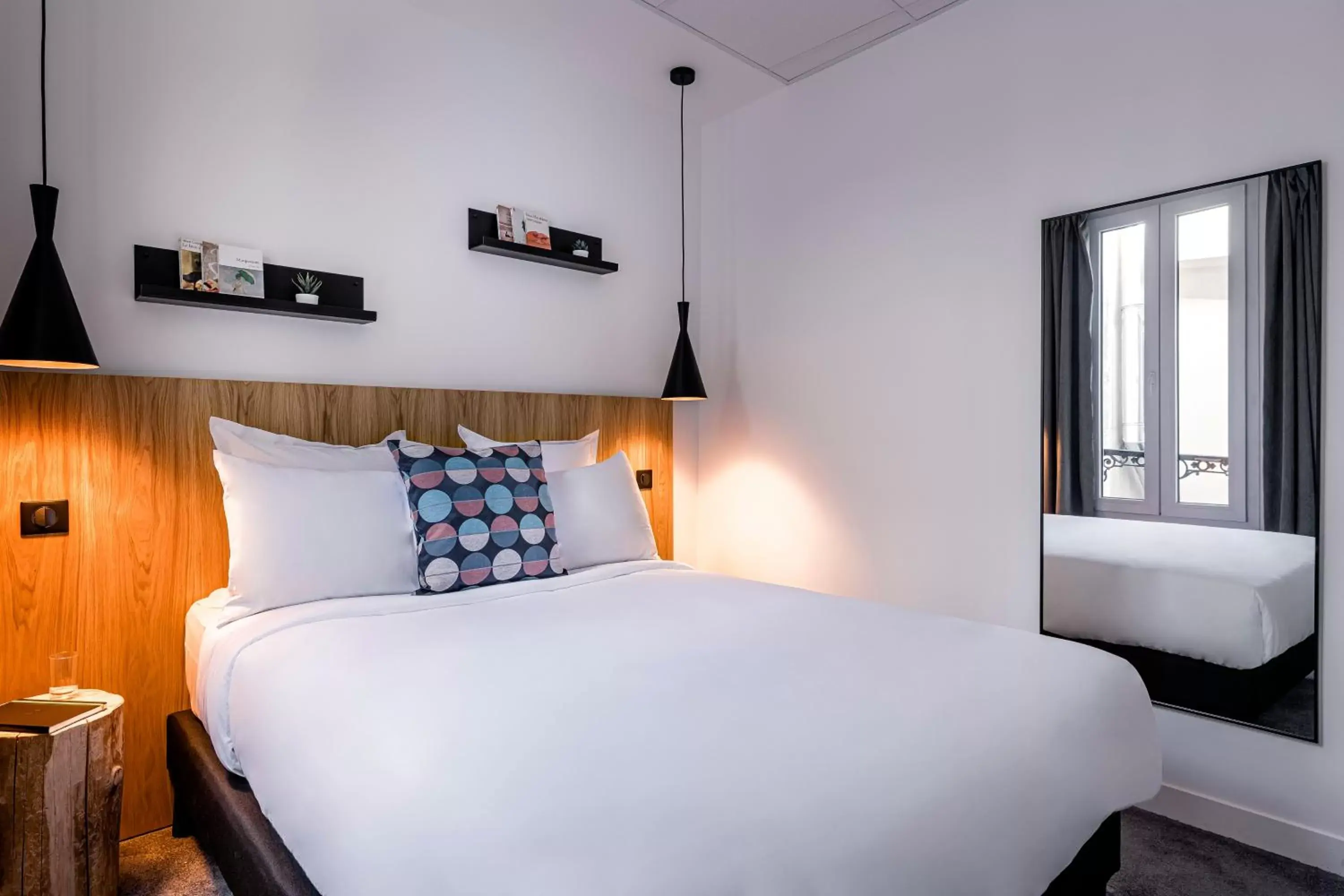 Bed in 9Hotel Bastille-Lyon