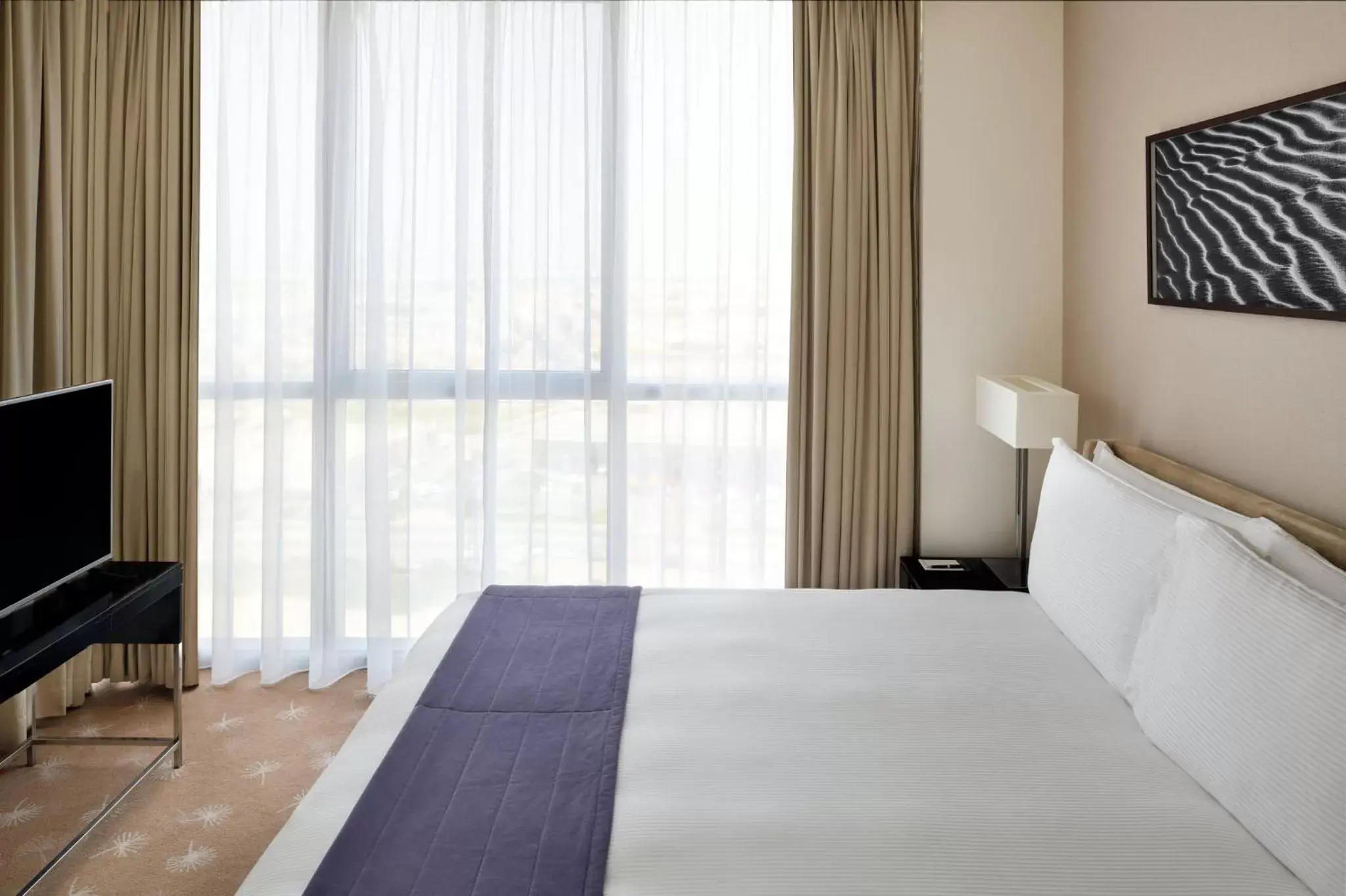 Bedroom, Bed in InterContinental Residence Suites Dubai Festival City, an IHG Hotel