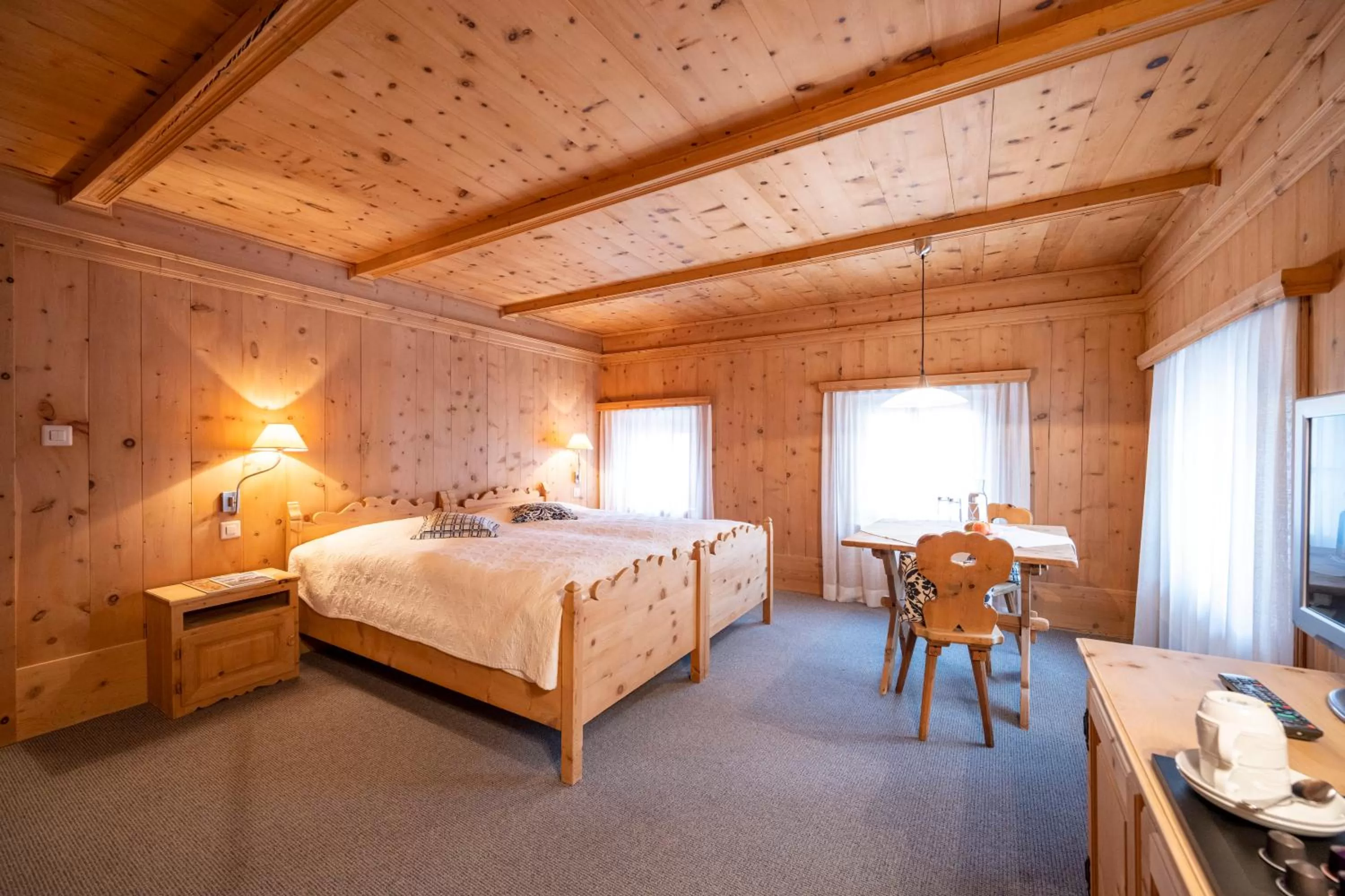 Bedroom, Bed in Hotel Engiadina