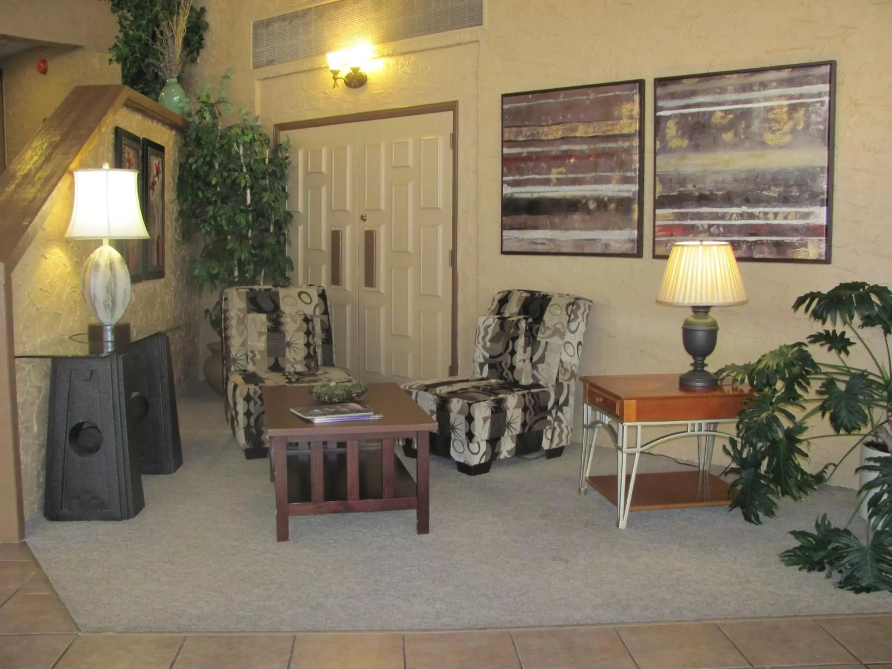 Lobby or reception, Seating Area in Baymont by Wyndham Medicine Hat