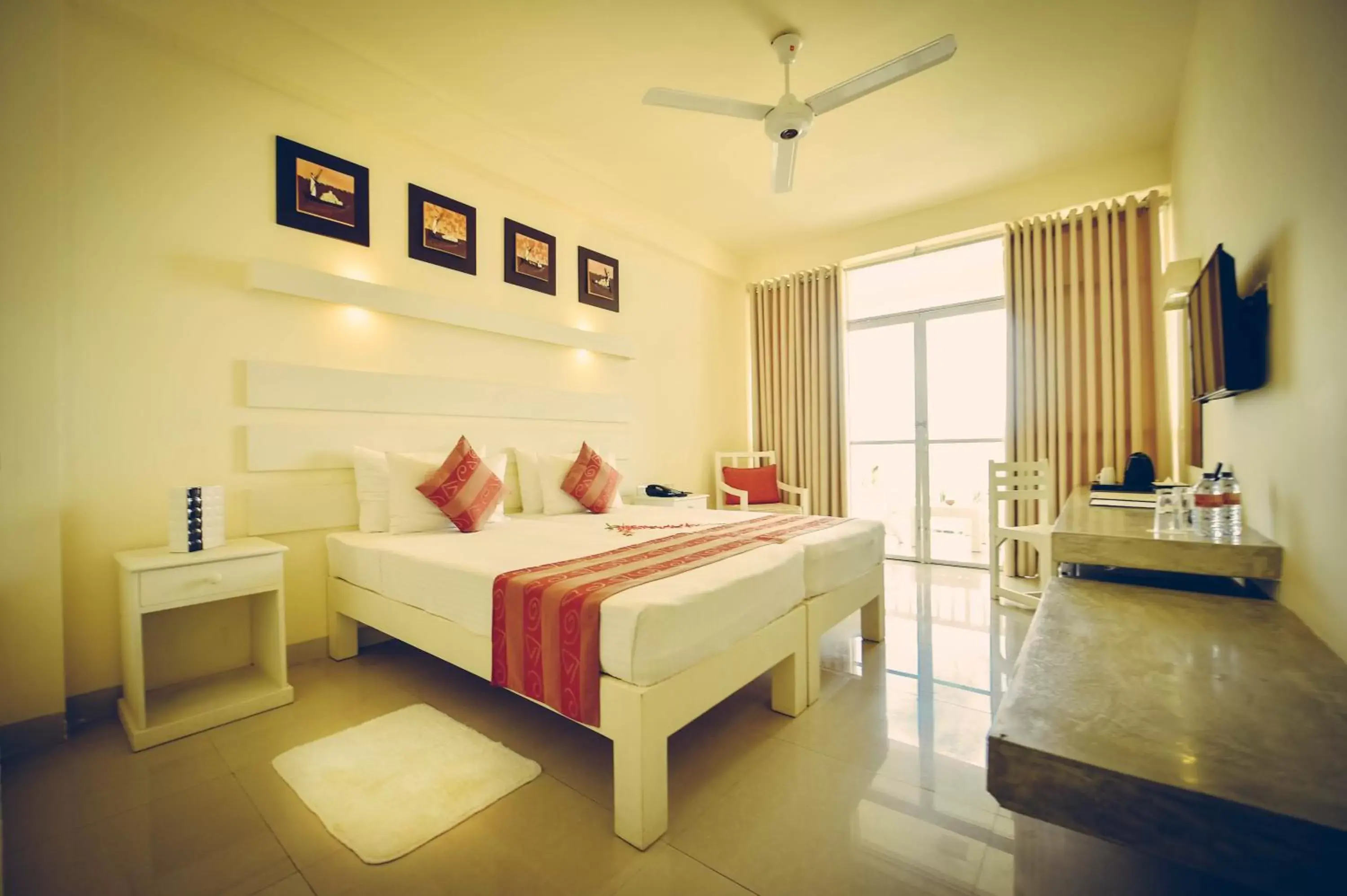 Bedroom, Bed in Beacon Beach Hotel Negombo