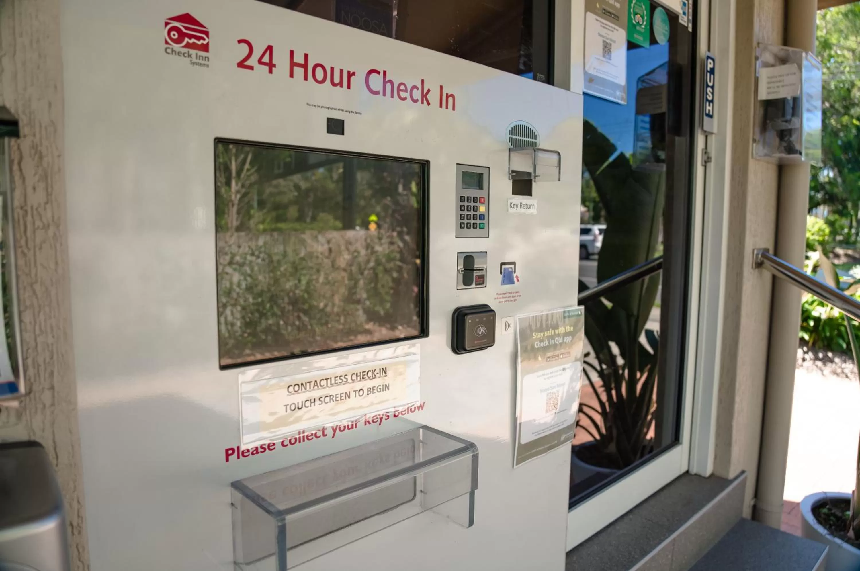 Property building in Noosa Sun - On the Noosa River