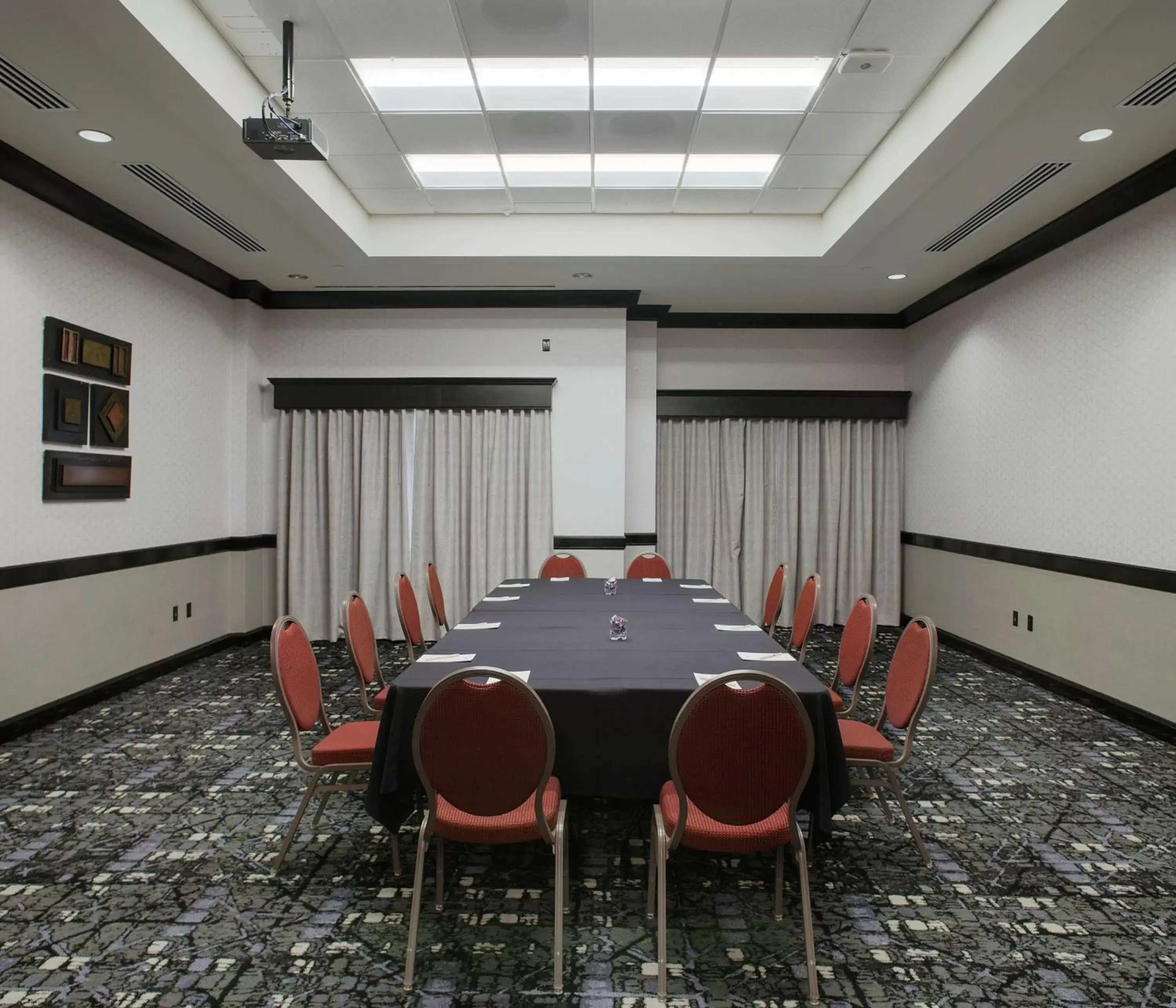 Meeting/conference room in DoubleTree Suites by Hilton Bentonville