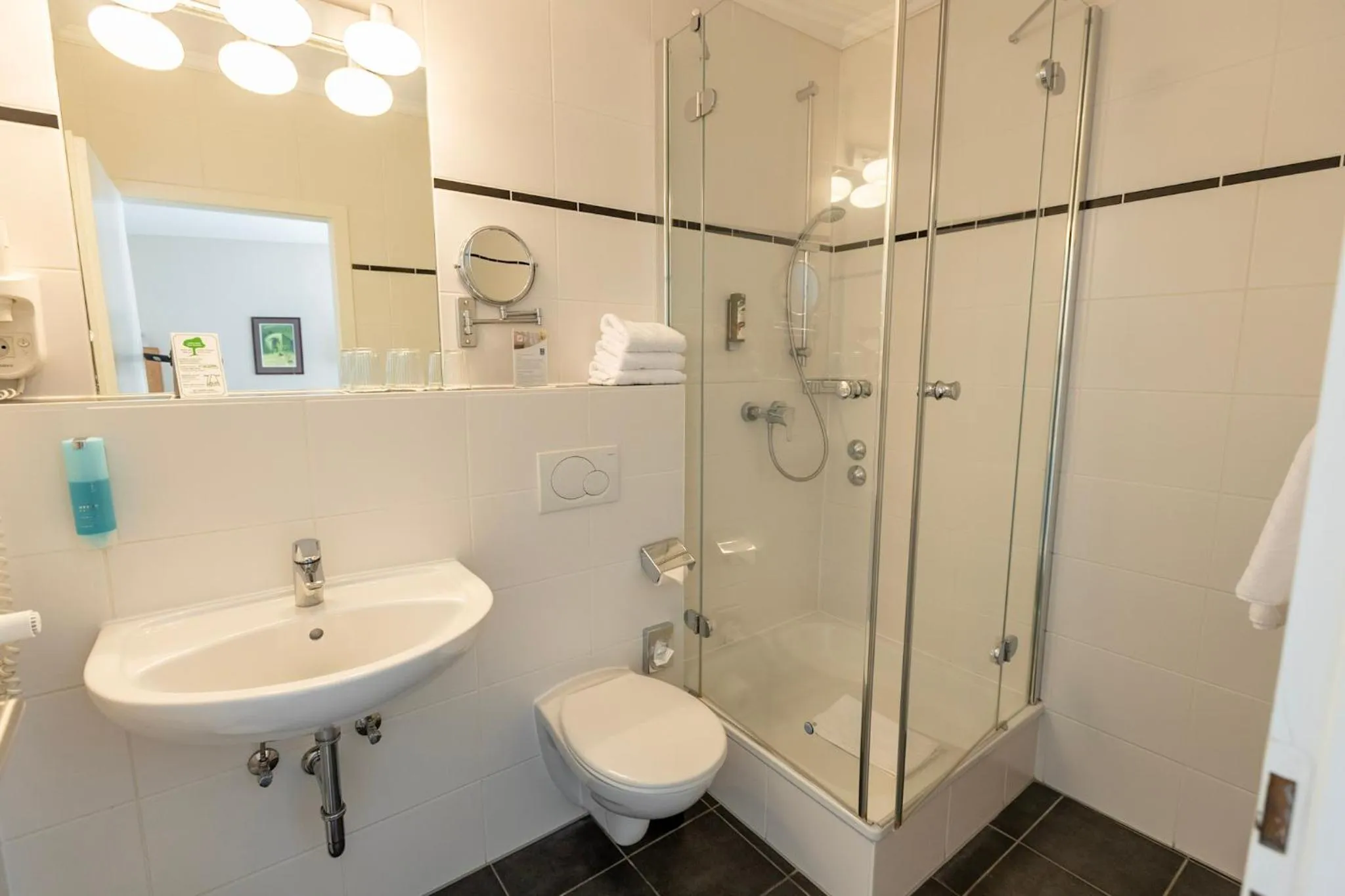 Bathroom in Comfort Hotel tom Kyle