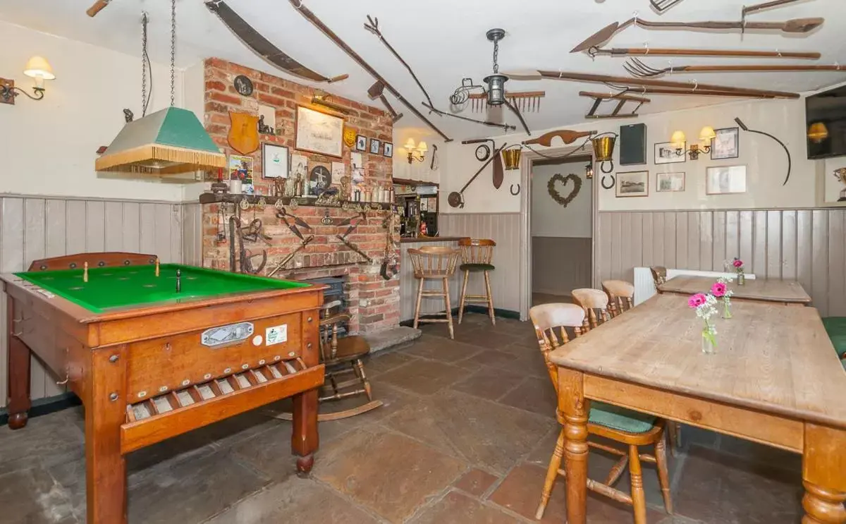 Lounge or bar, Billiards in The Windmill Inn