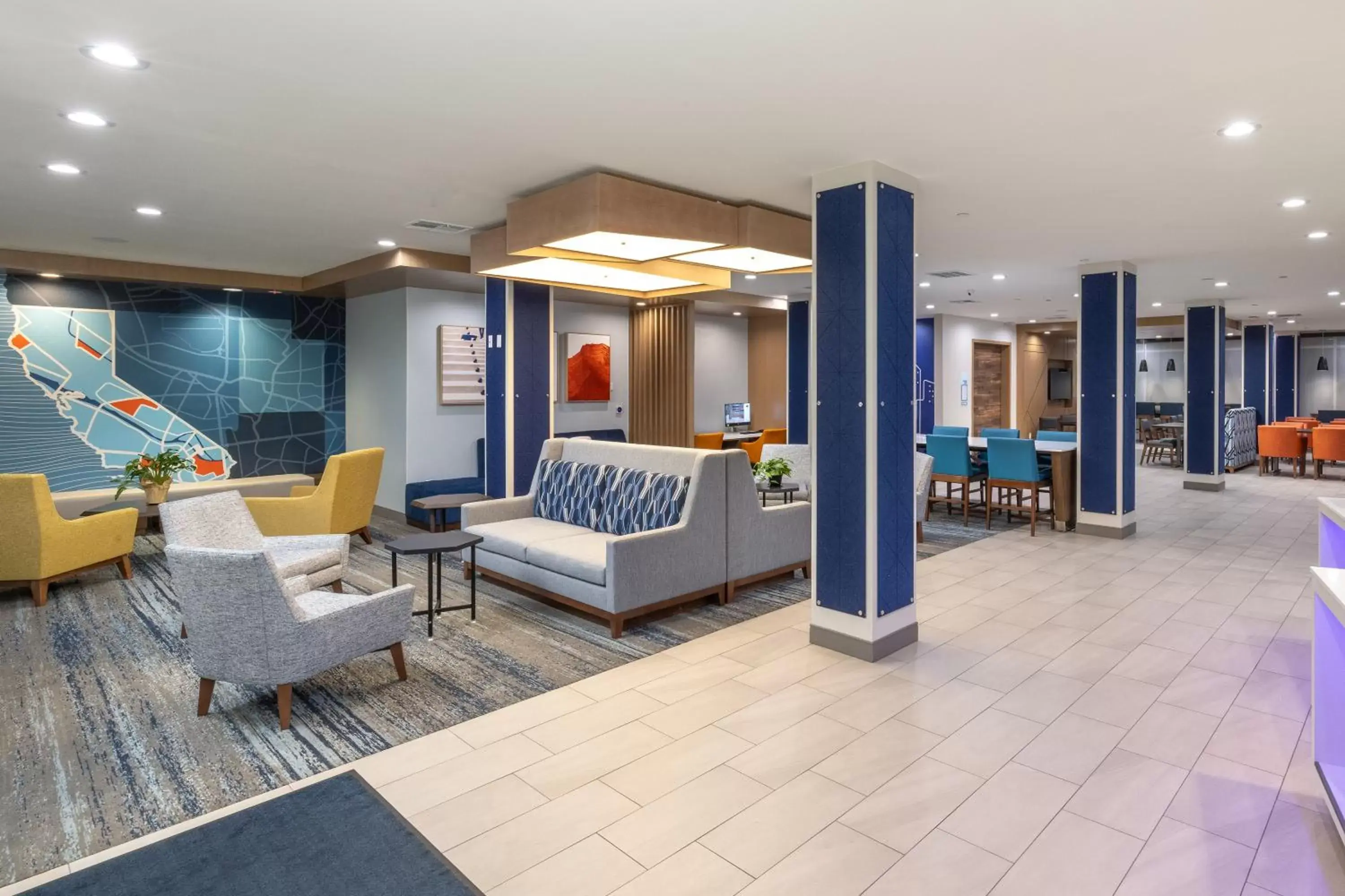 Lobby or reception in Holiday Inn Express & Suites - Hawaiian Gardens, an IHG Hotel