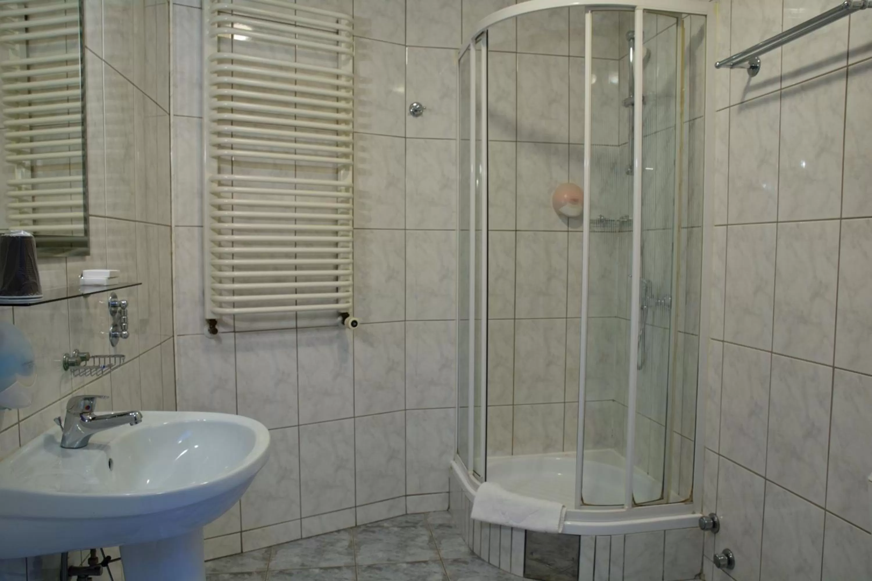 Bathroom in Nobilton Hotel