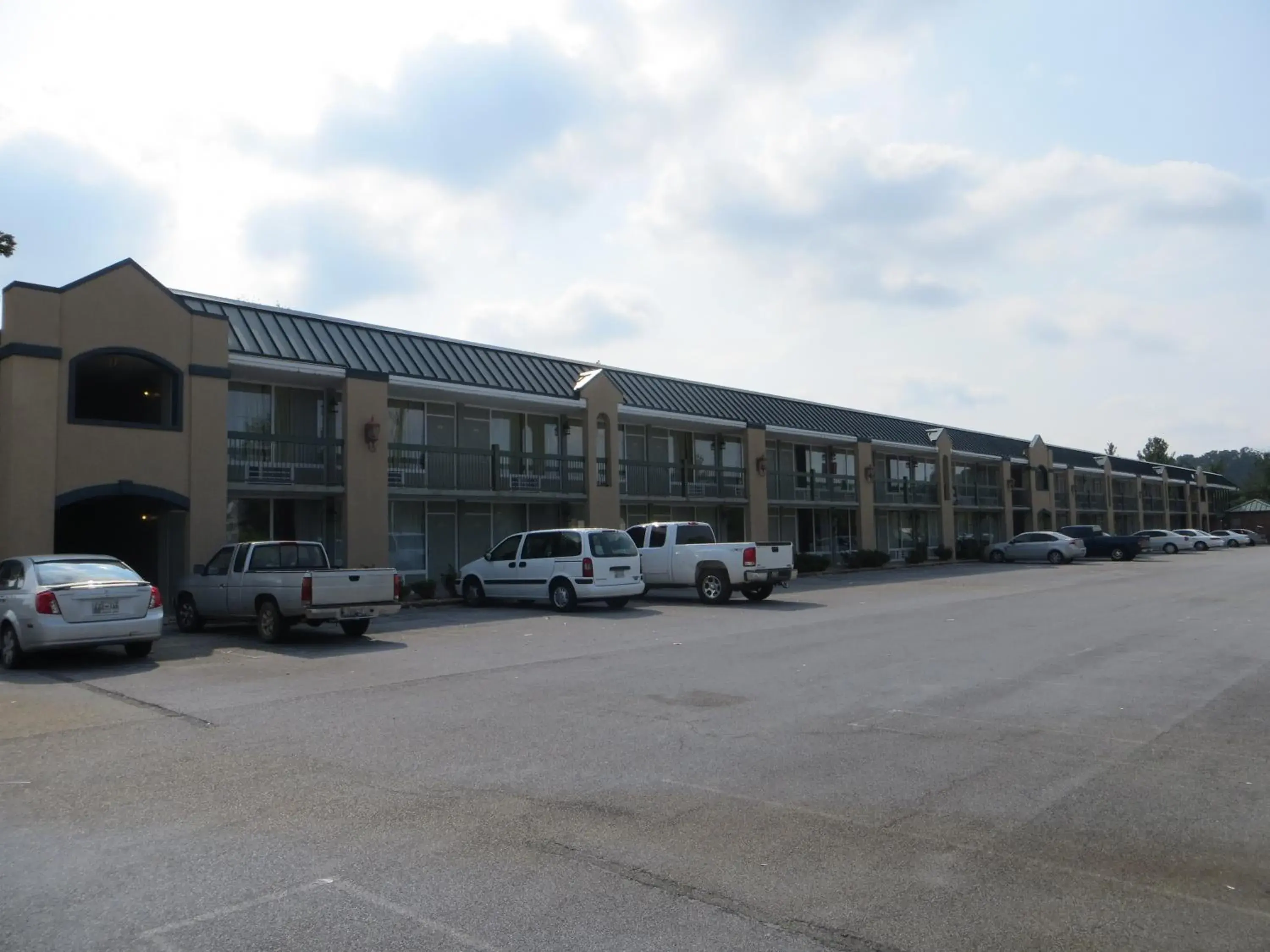 Facade/entrance, Property Building in Americourt Extended Stays