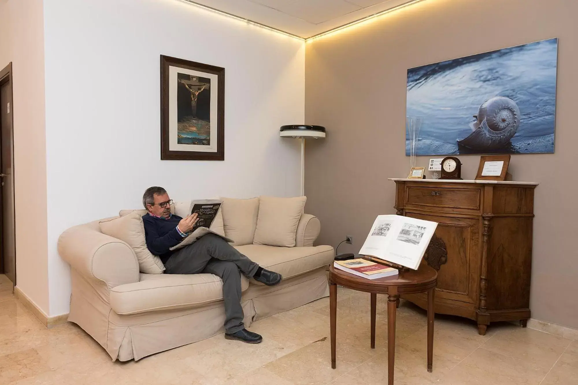 Library, Seating Area in Hotel Roca-Mar