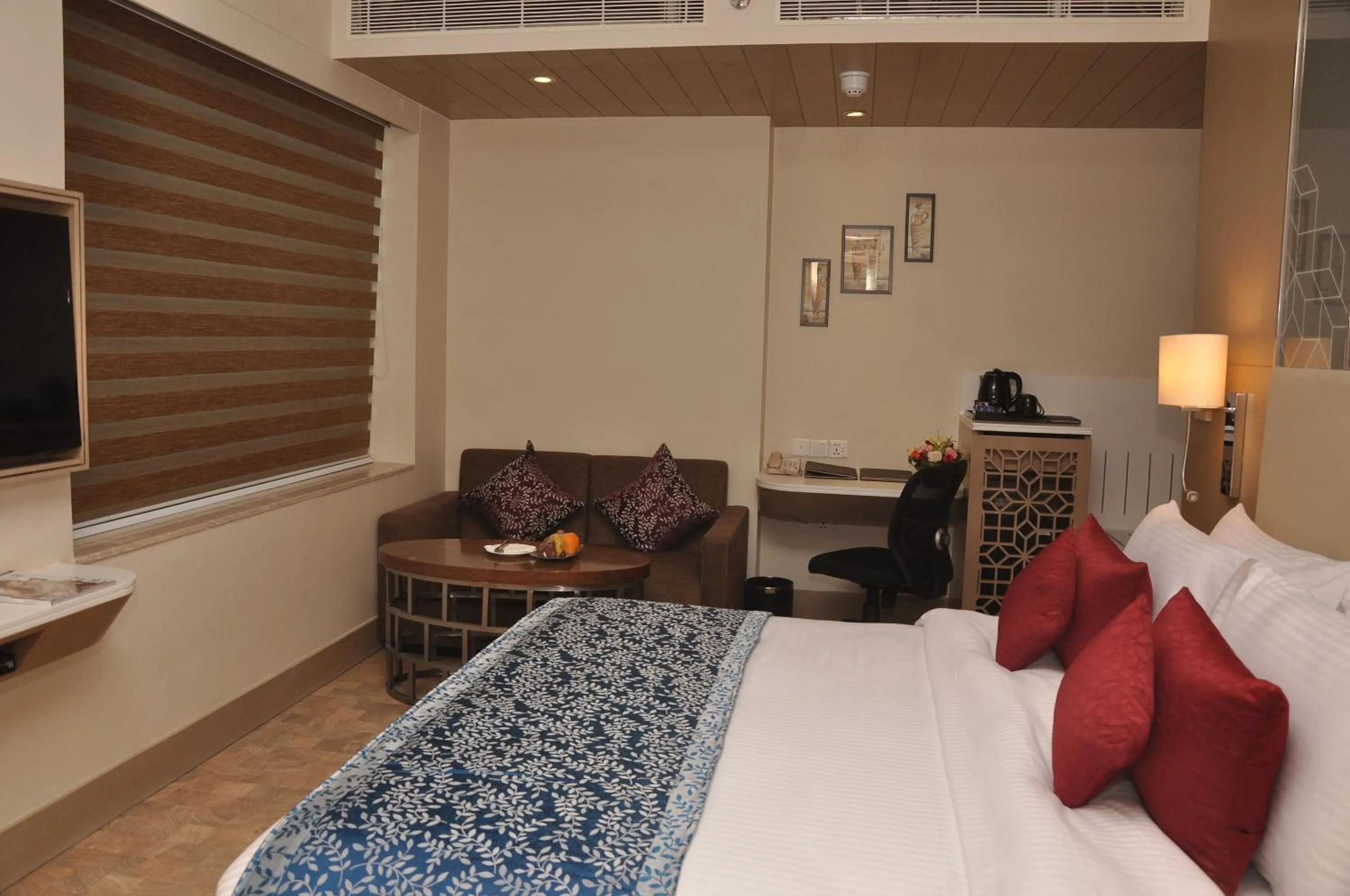 Photo of the whole room, Bed in Days Hotel Jaipur Tonk Road By Wyndham