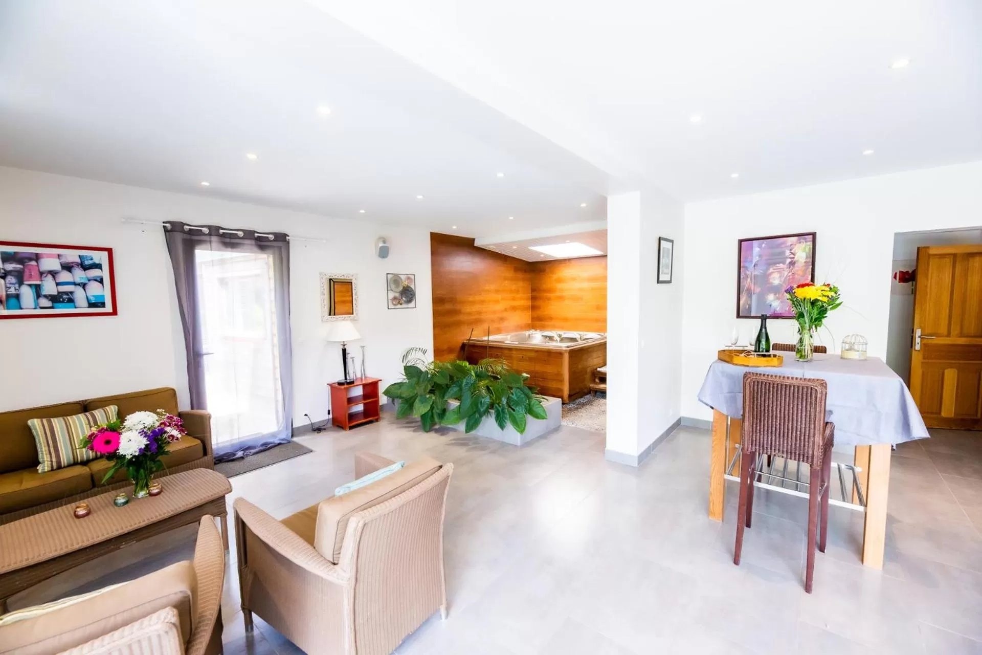 Dining area in La Ferme de l'Oudon & SPA